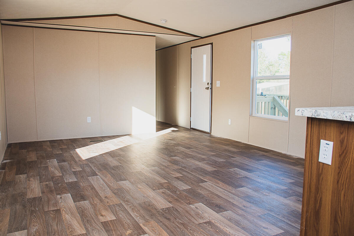 THE PINES S/D LOT 31 BLK 10 - Residential Lease