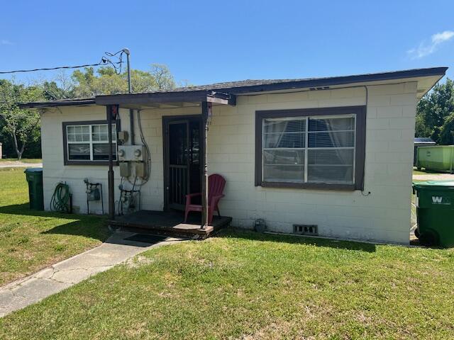 1 Bedroom 1 Bathroom centrally located in Fort Walton Beach. 
Property will be available in May. No Pets 
Mandatory Credit Check and Background.