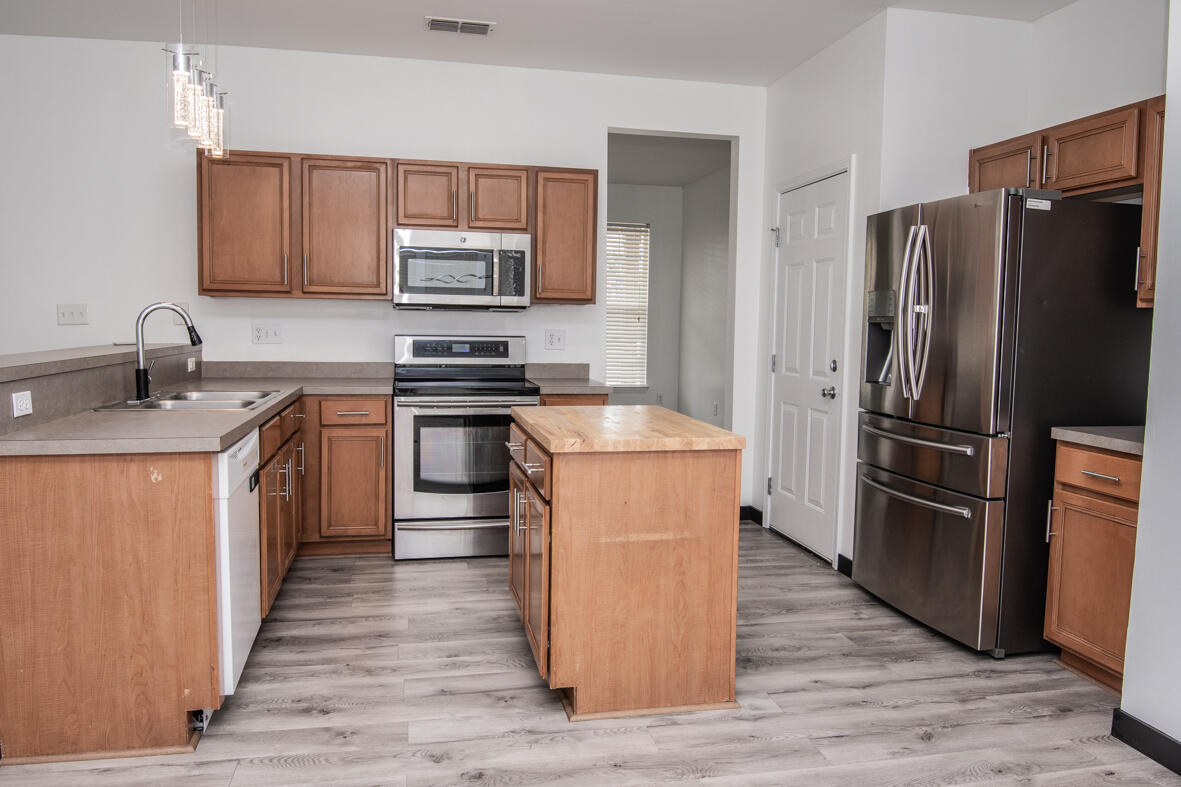SANDY RIDGE ESTATES - Residential Lease