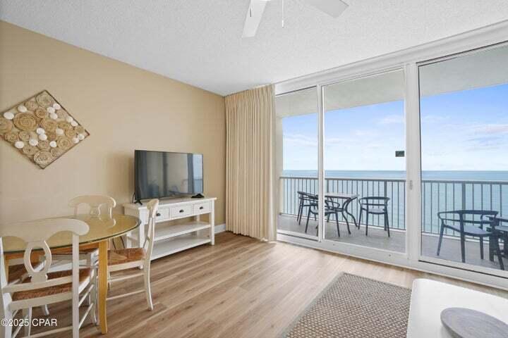 MAJESTIC BEACH TOWERS I - Residential