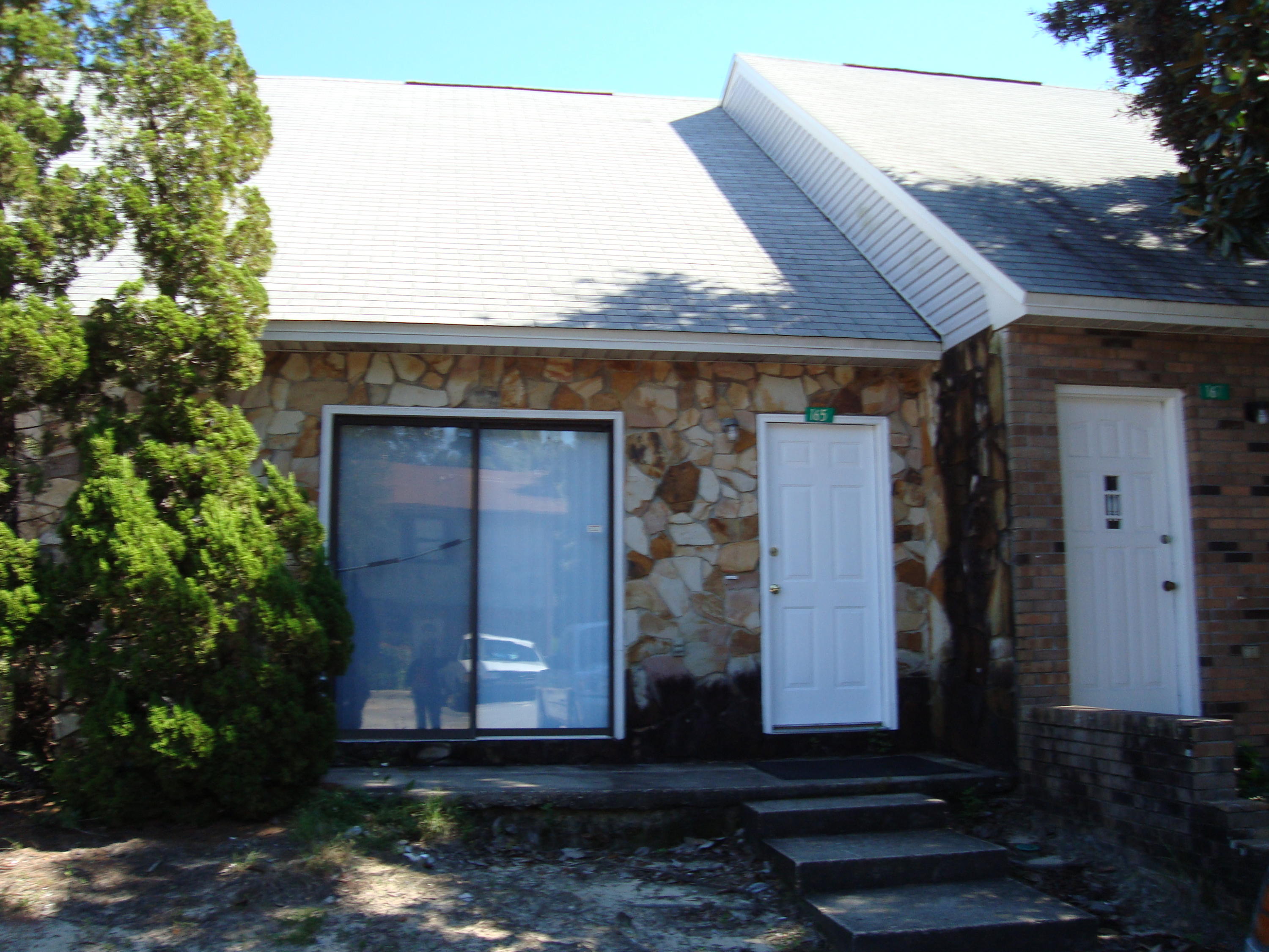 DOWNTOWNER - Residential Lease