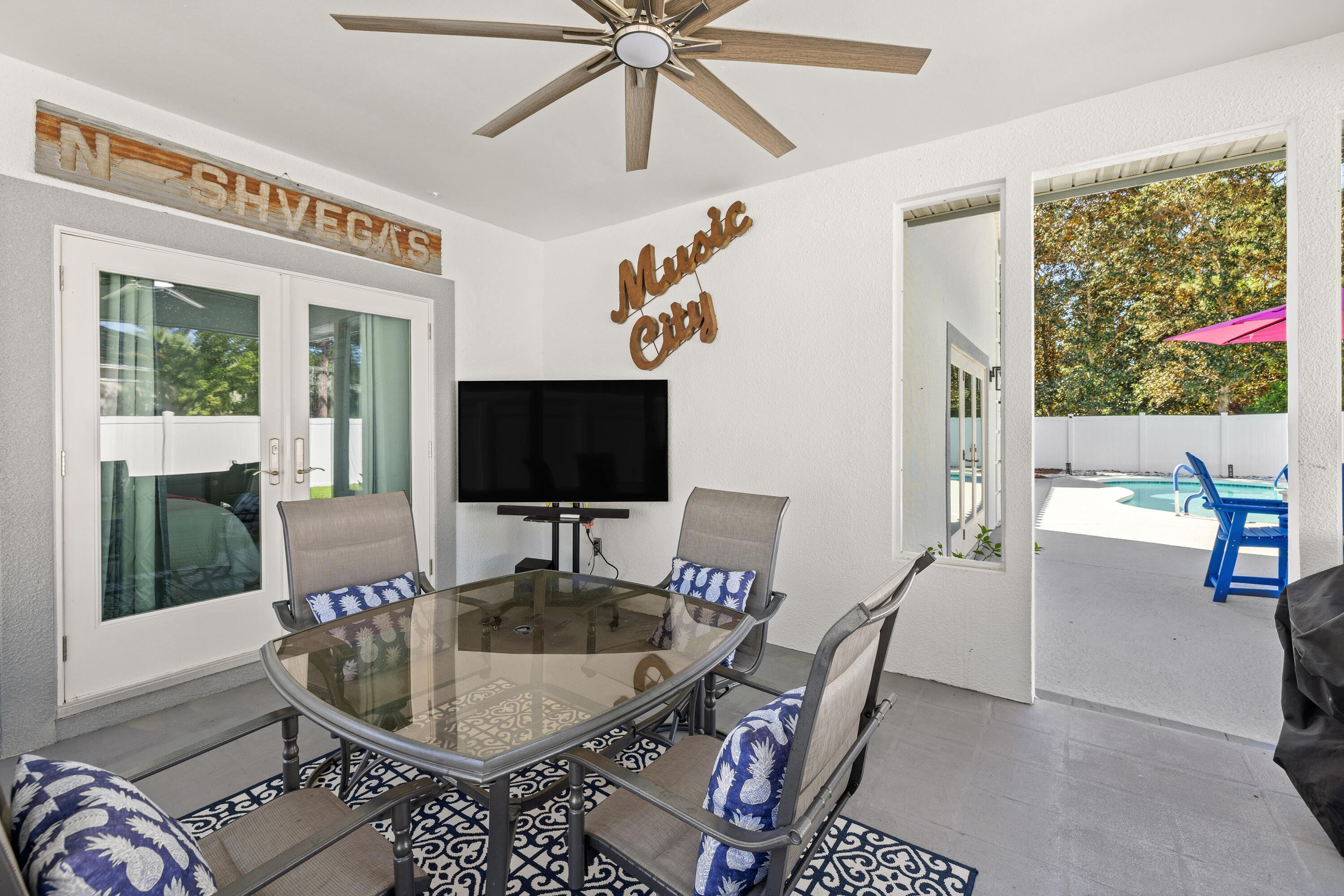 BAYTOWNE AVE EAST - Residential