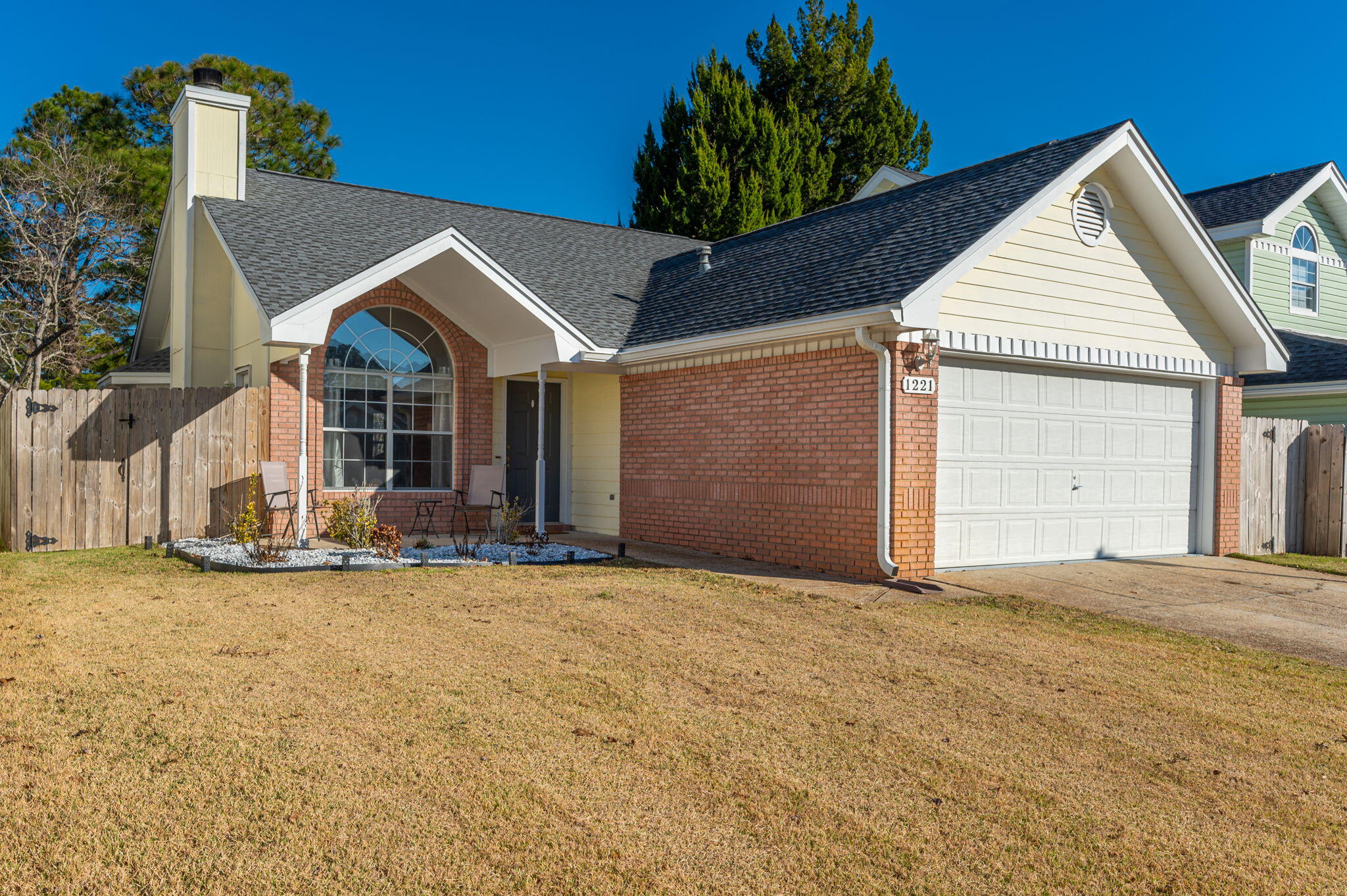 LAKE CHARLESTON - Residential Lease