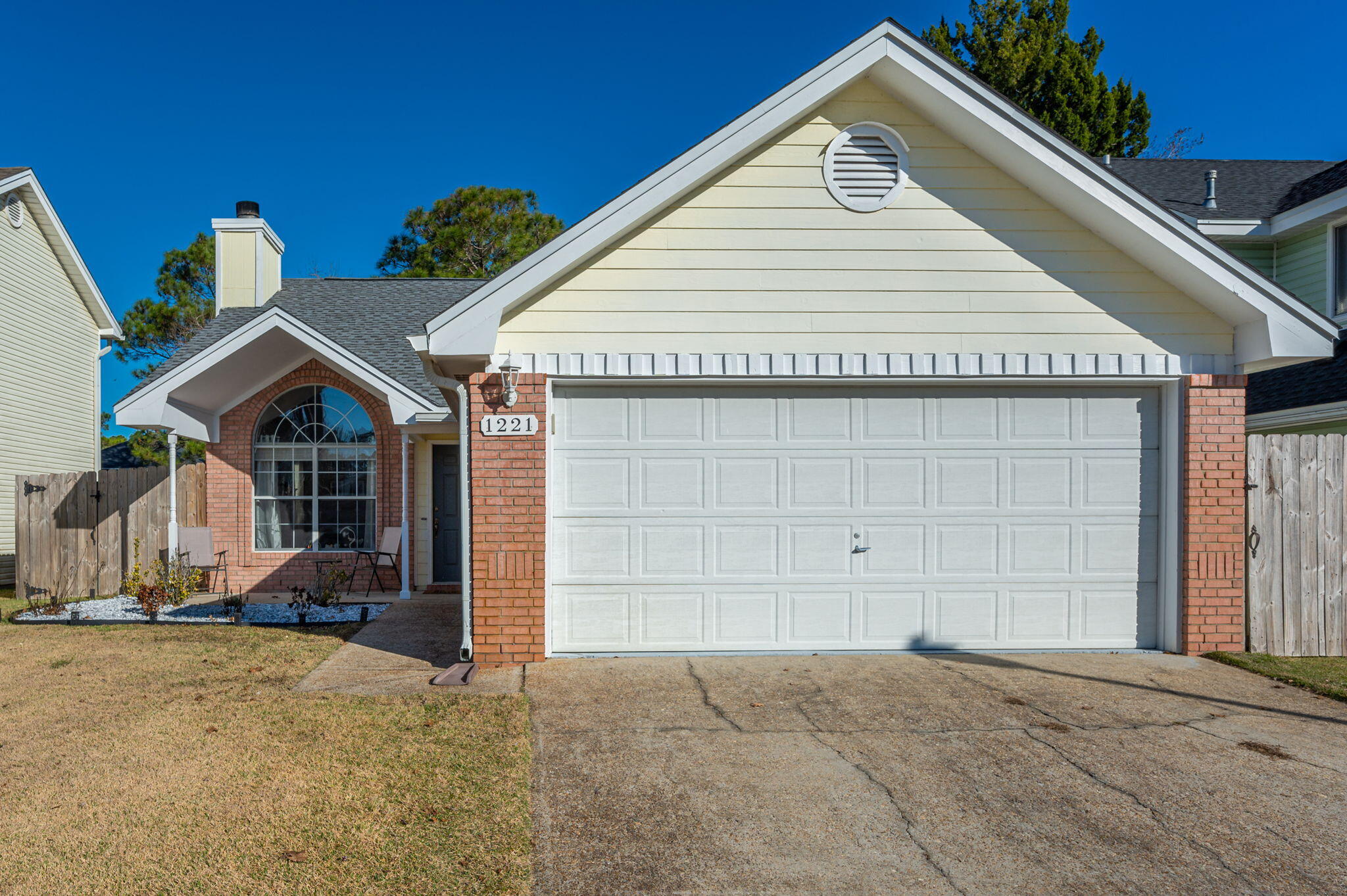 LAKE CHARLESTON - Residential Lease