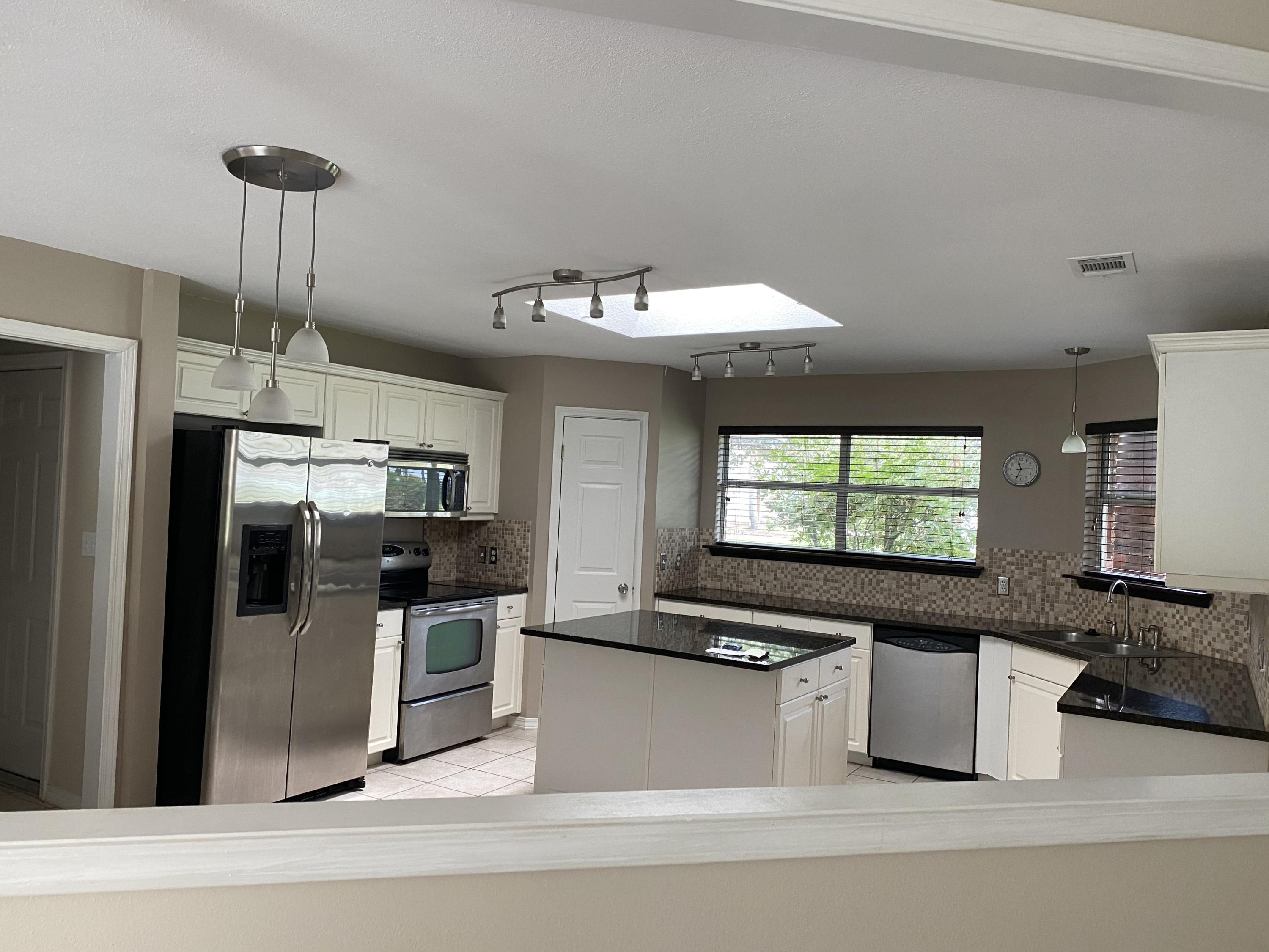 SANDY BEACH ESTATES - Residential Lease