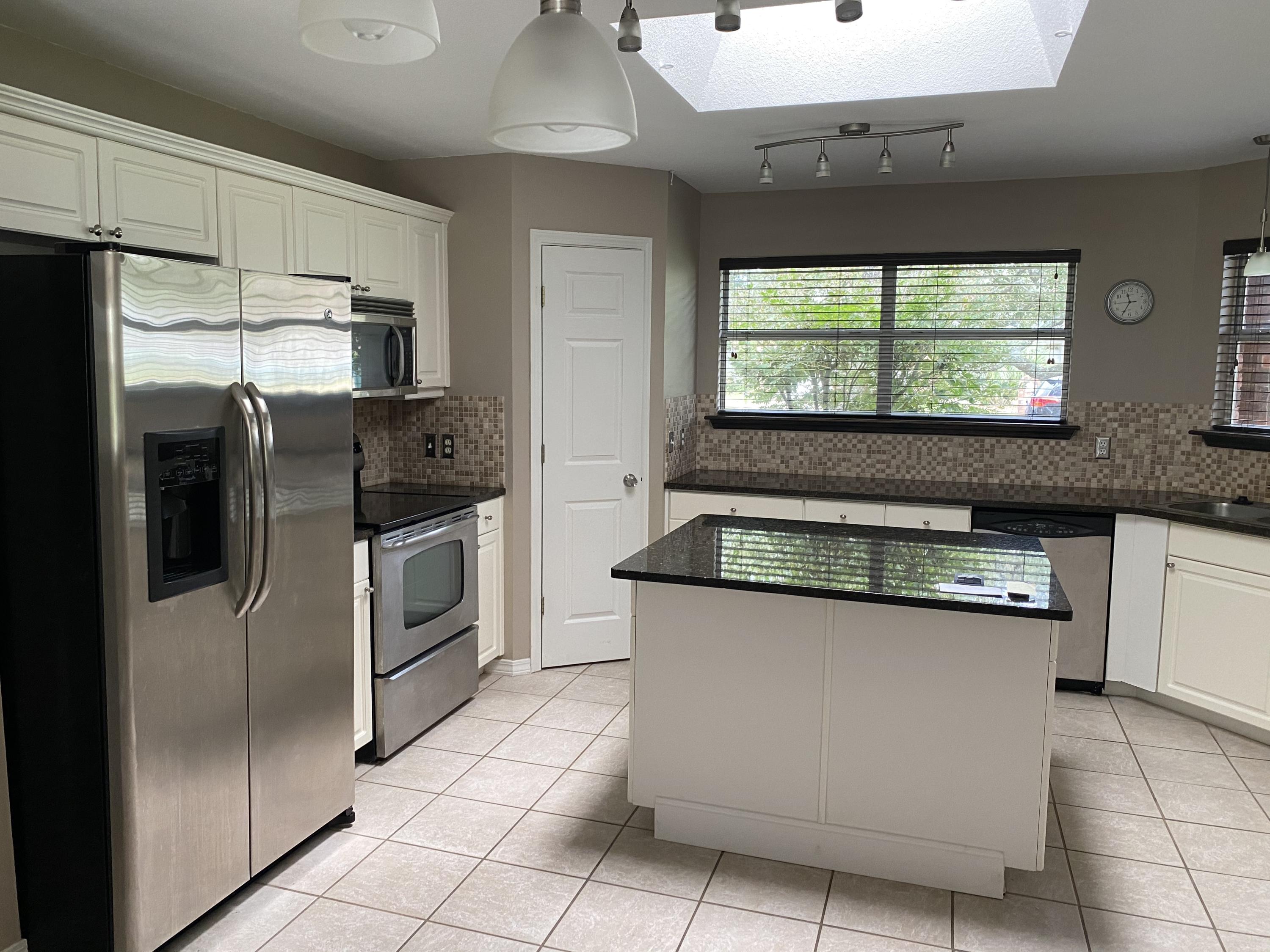 SANDY BEACH ESTATES - Residential Lease