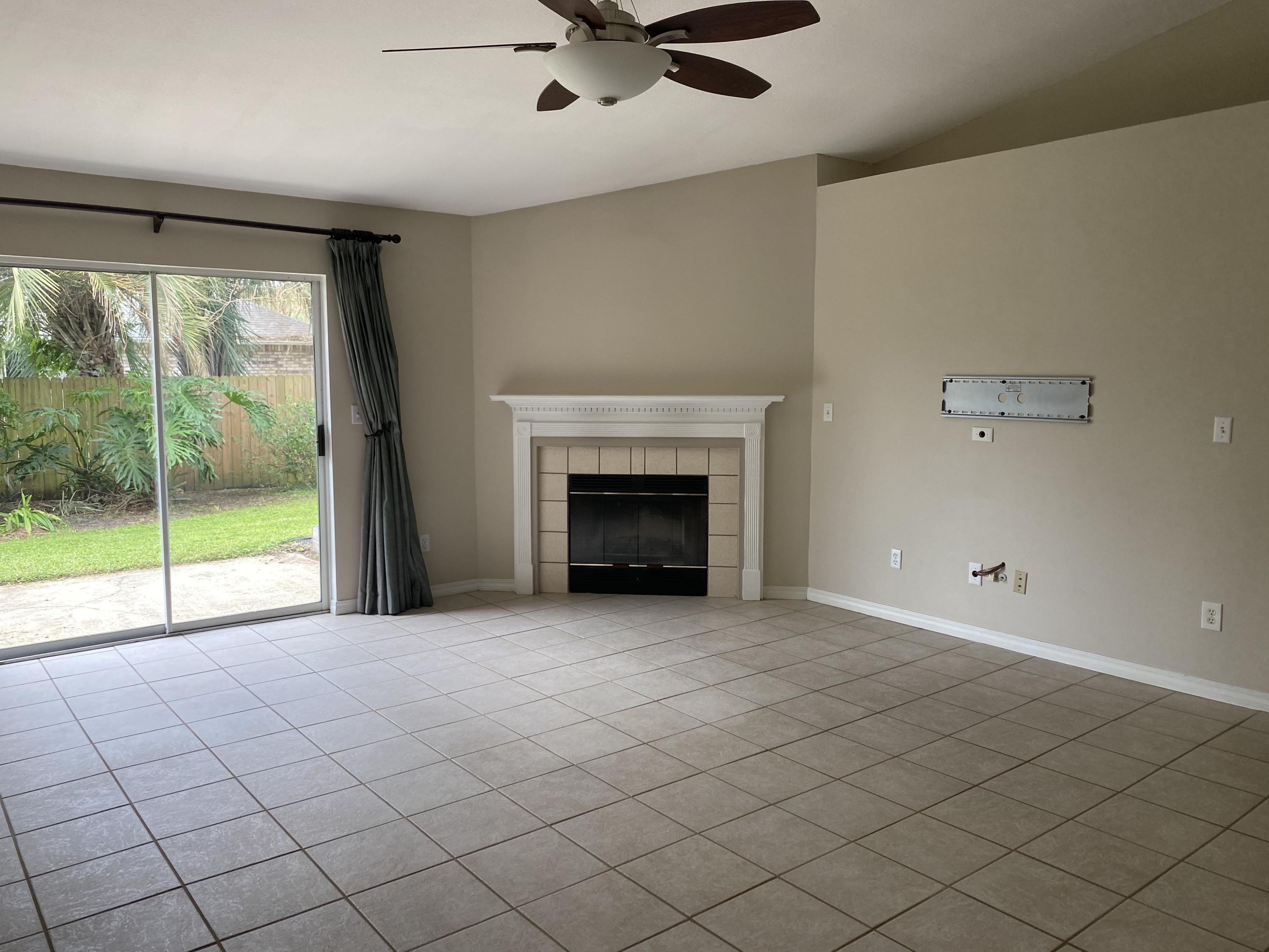 SANDY BEACH ESTATES - Residential Lease