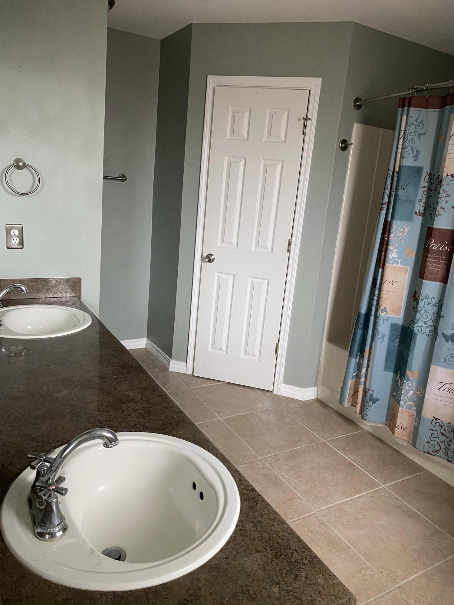 SANDY BEACH ESTATES - Residential Lease