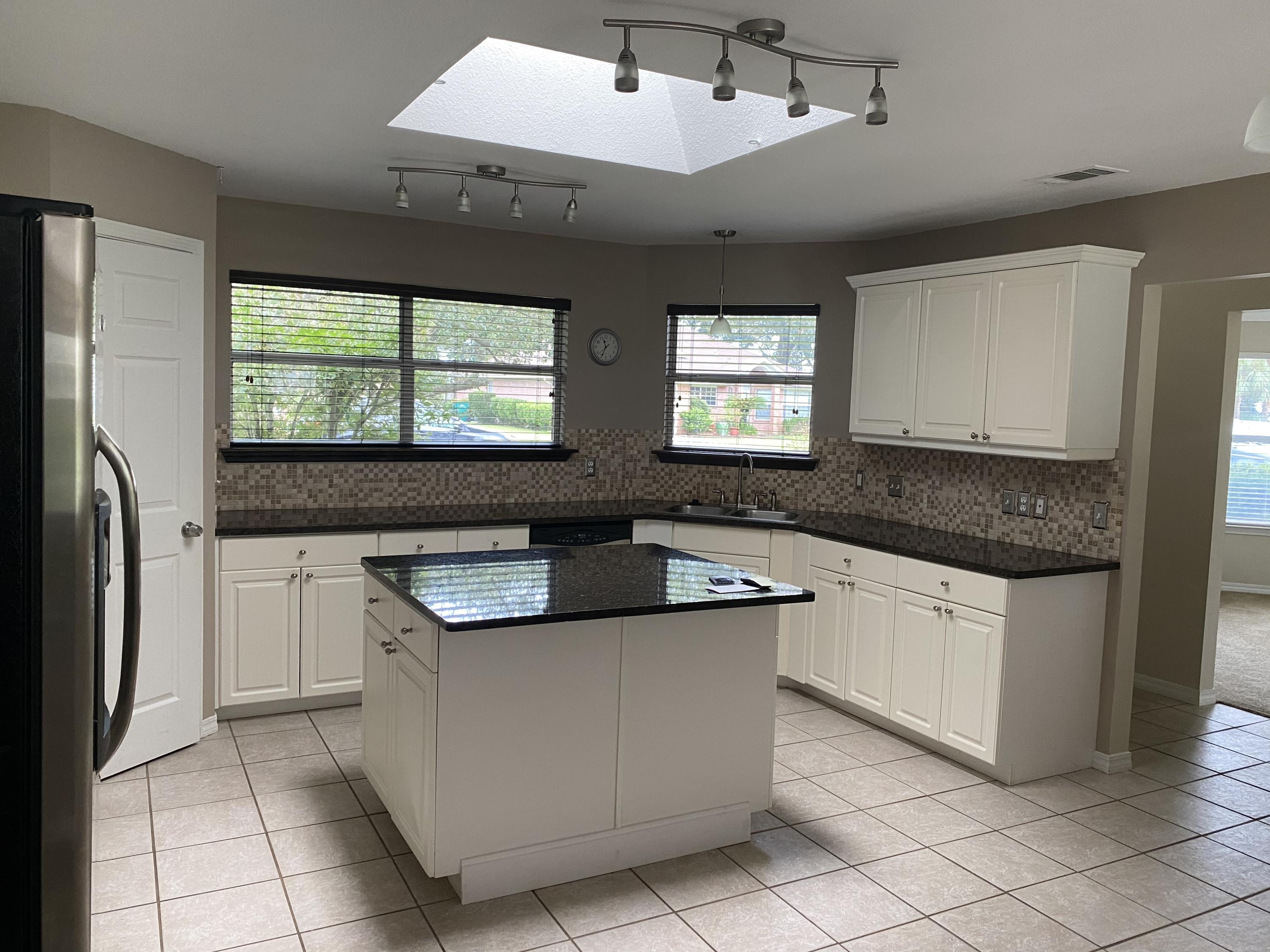 SANDY BEACH ESTATES - Residential Lease