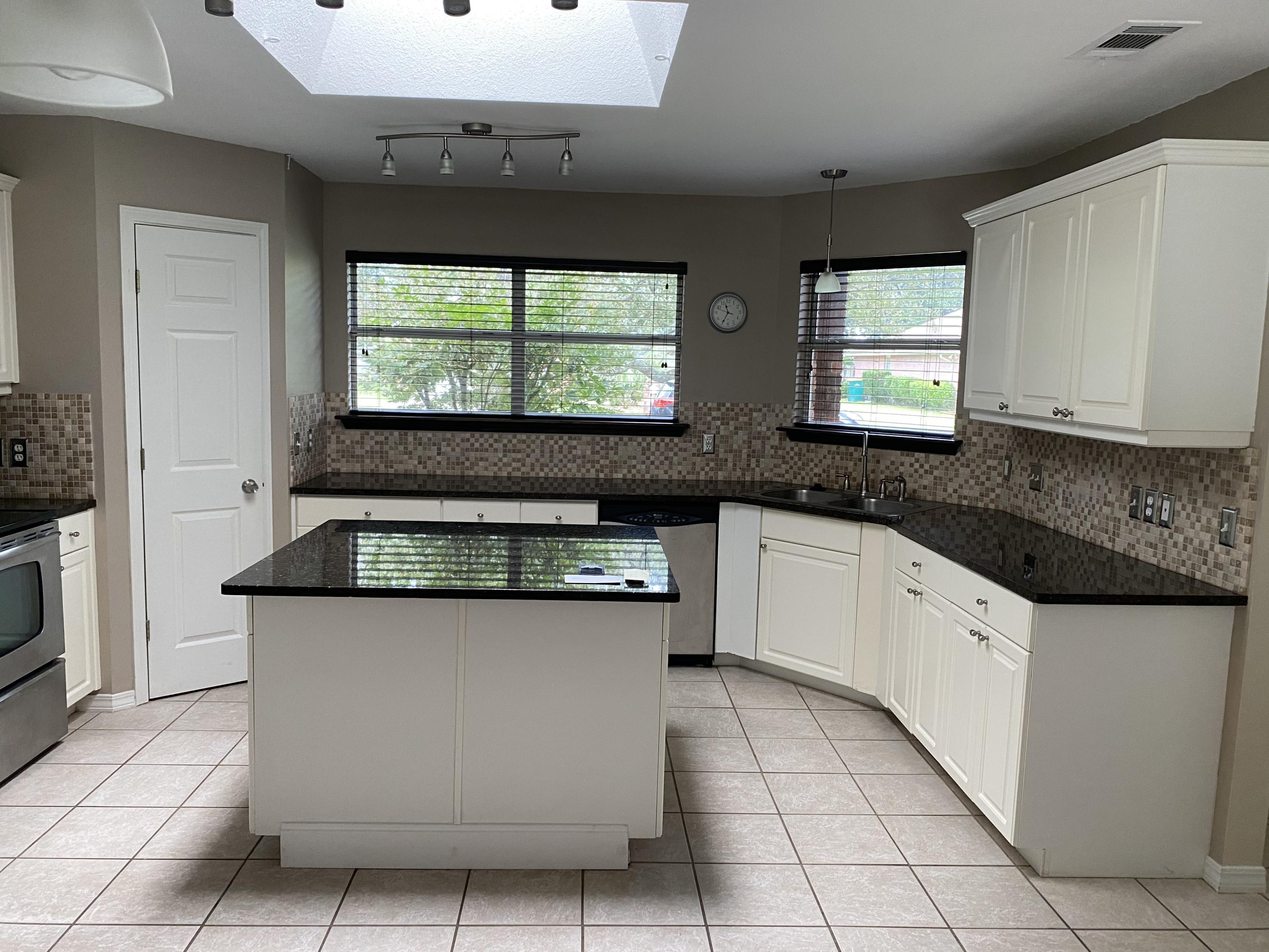SANDY BEACH ESTATES - Residential Lease