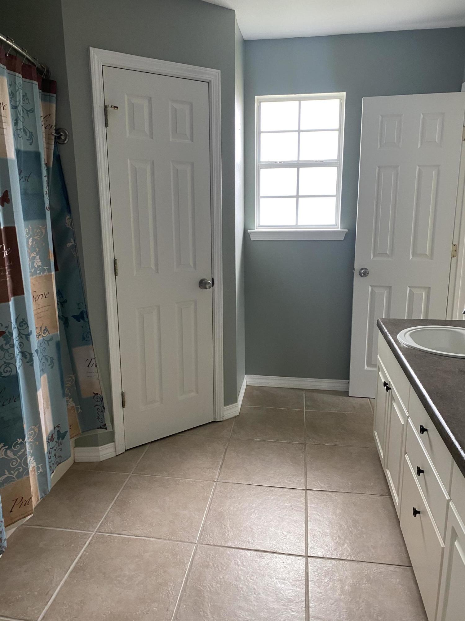 SANDY BEACH ESTATES - Residential Lease