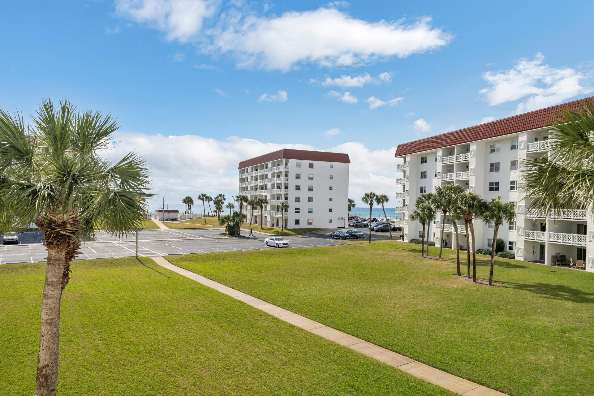 EL MATADOR CONDO - Residential