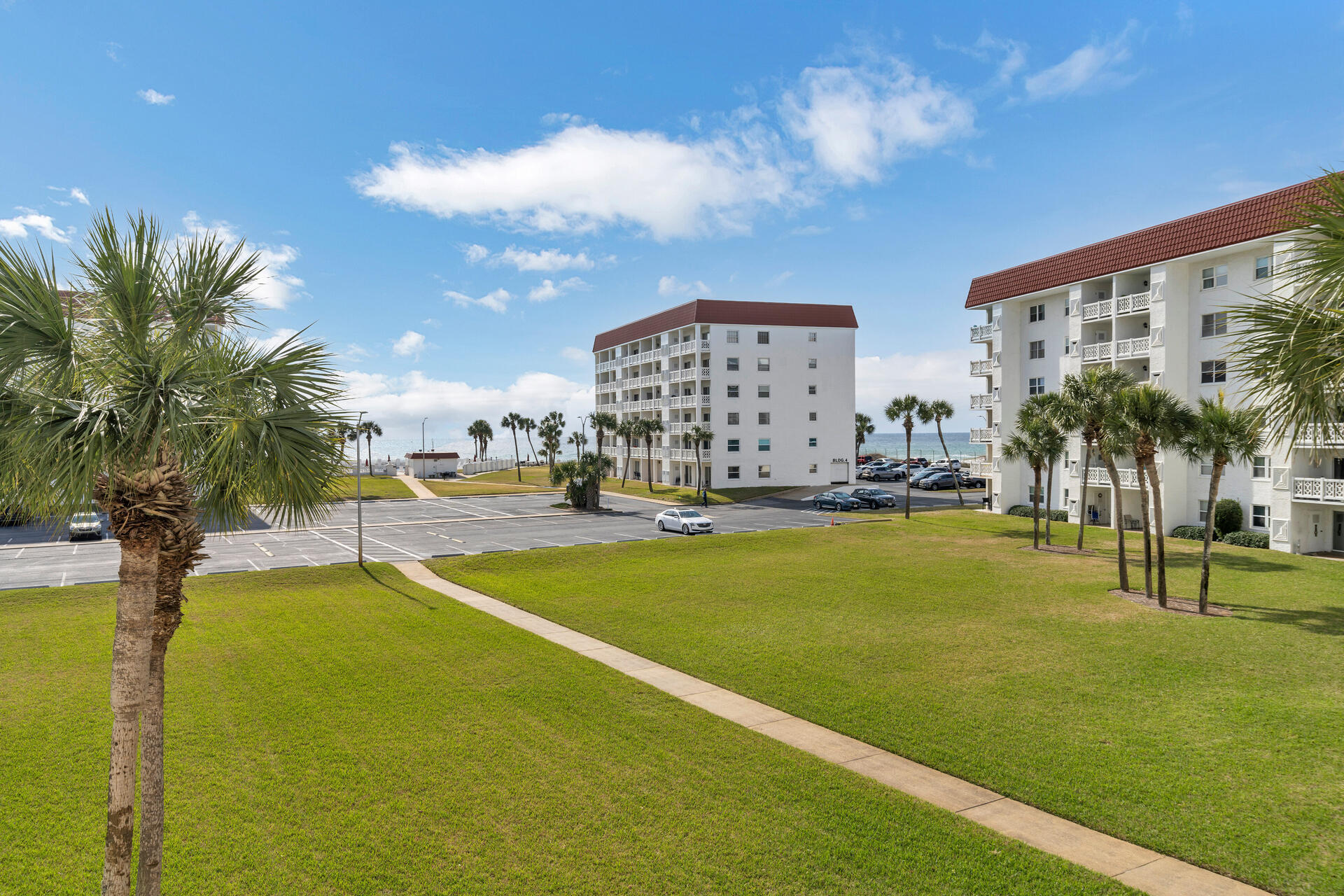EL MATADOR CONDO - Residential