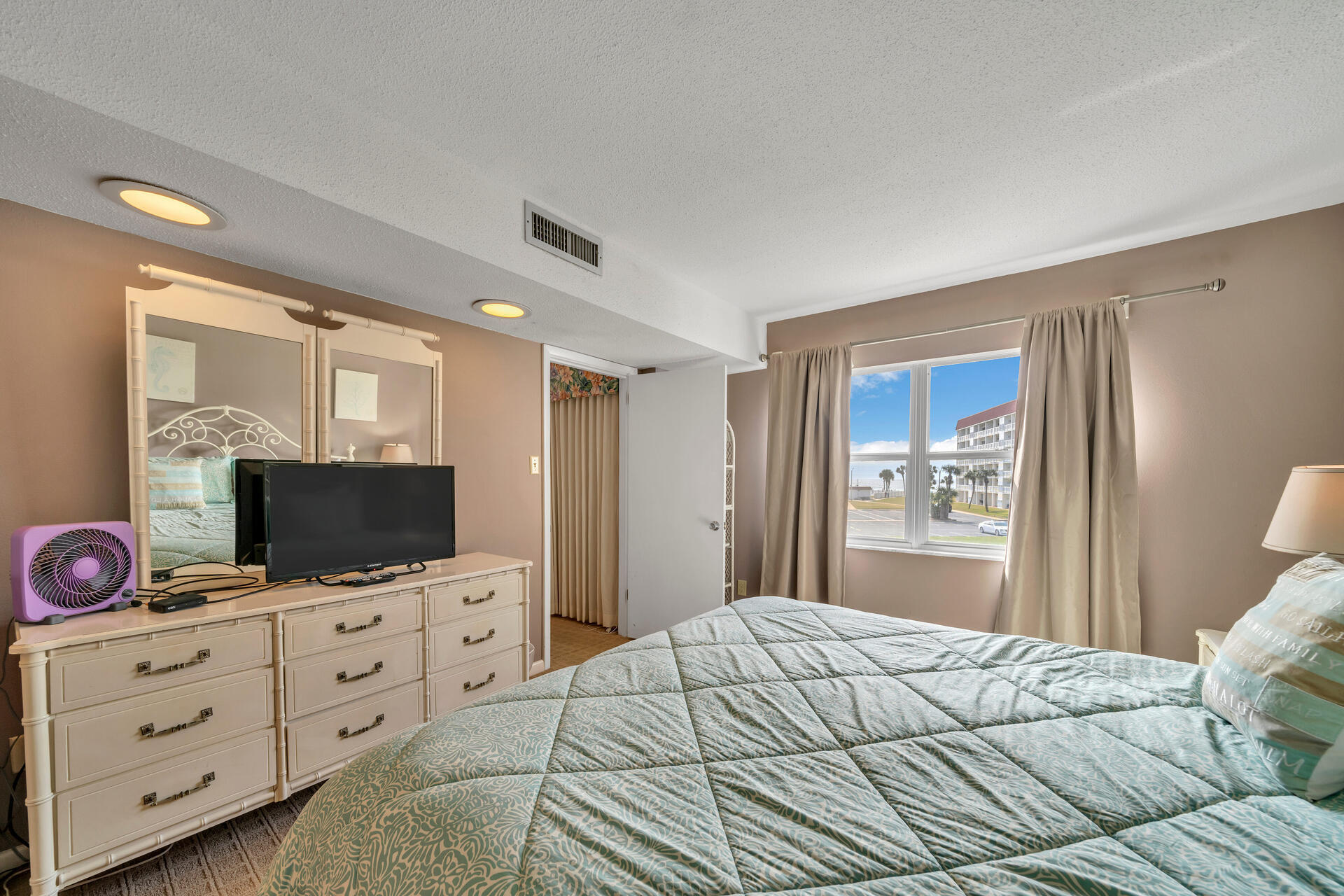 EL MATADOR CONDO - Residential