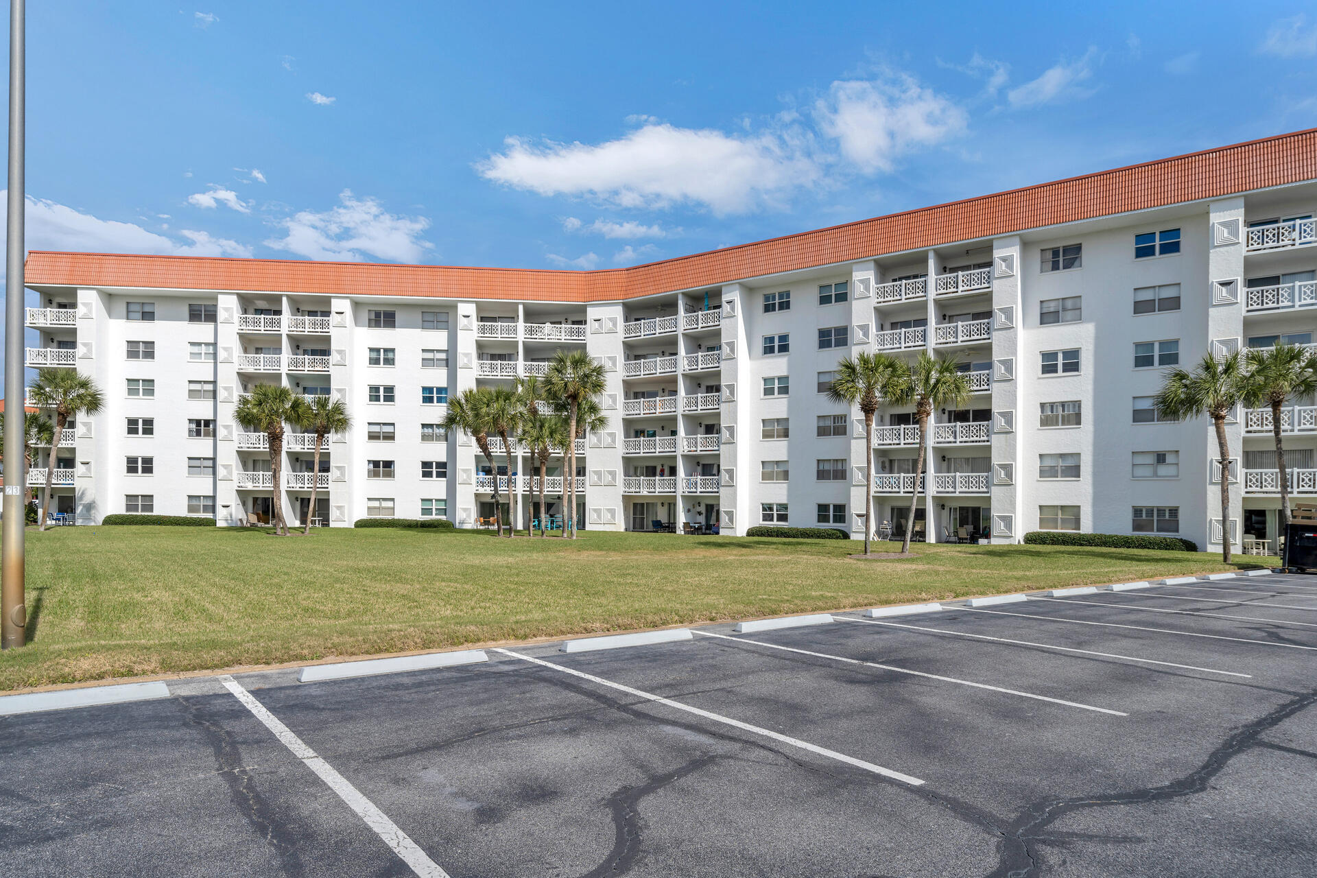 EL MATADOR CONDO - Residential