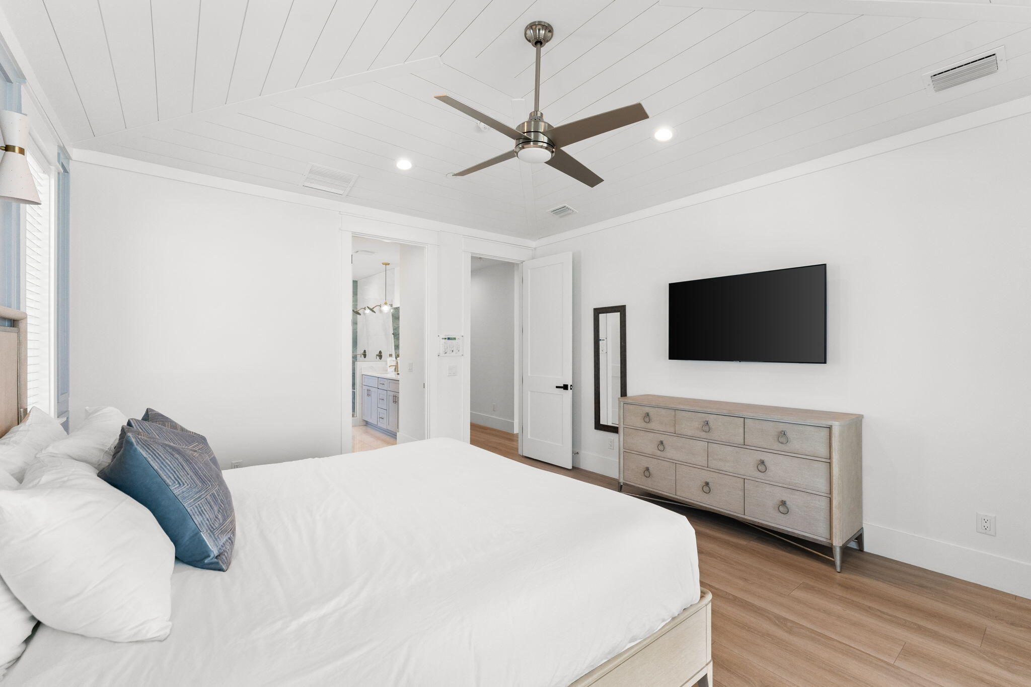 BAHAMA BEACH - Residential