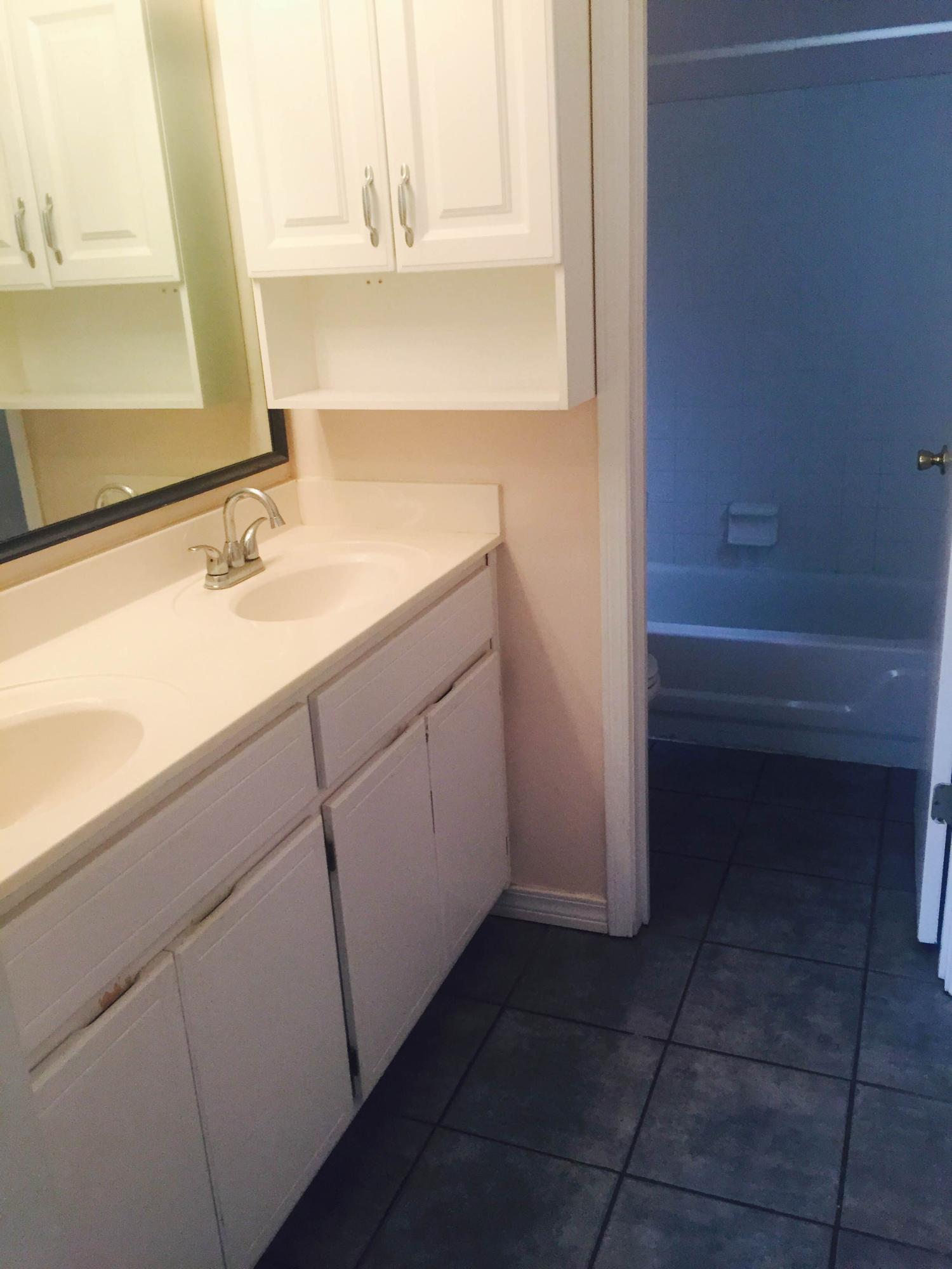 HOLLYROD PARK - Residential Lease