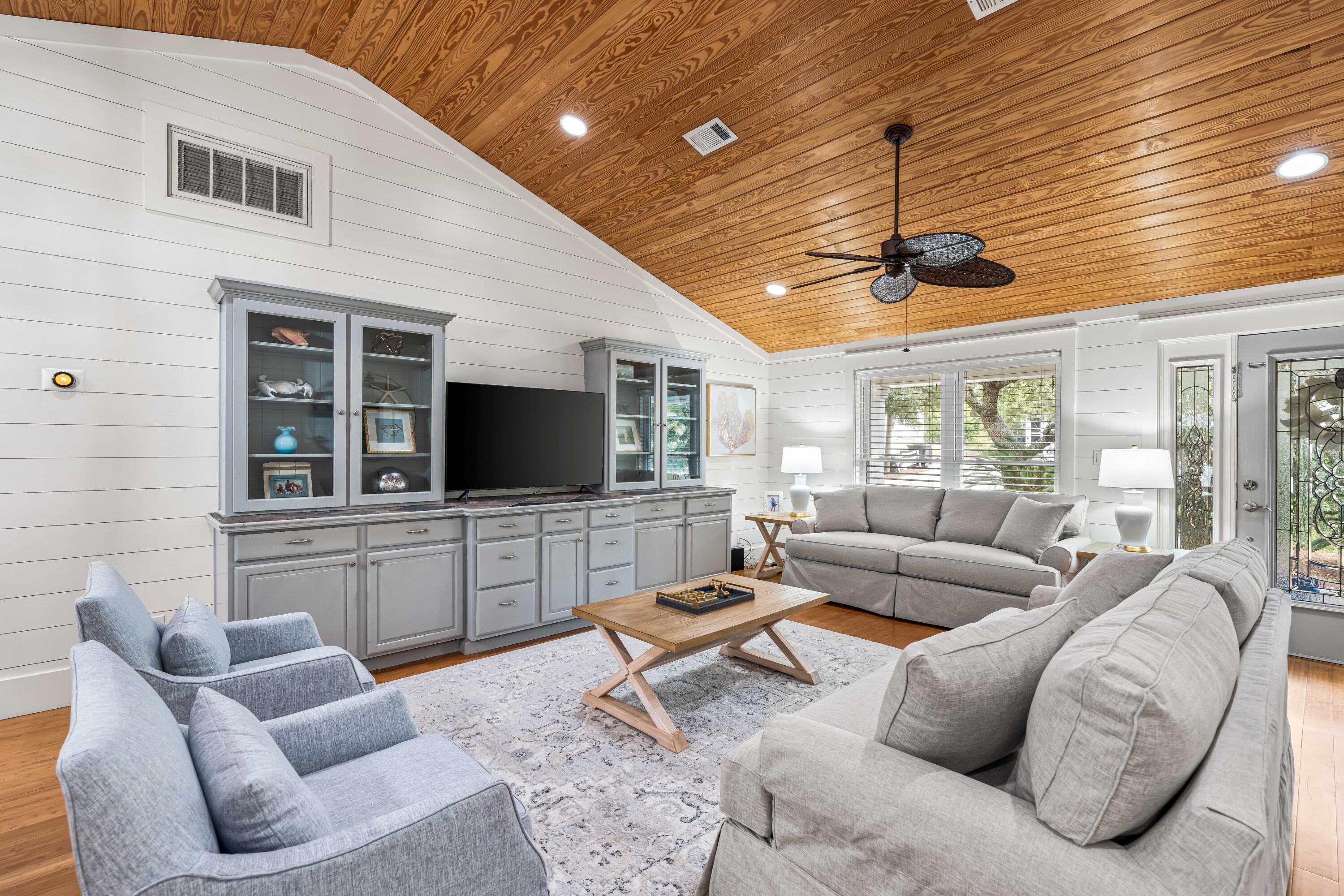 BEACH HIGHLANDS - Residential