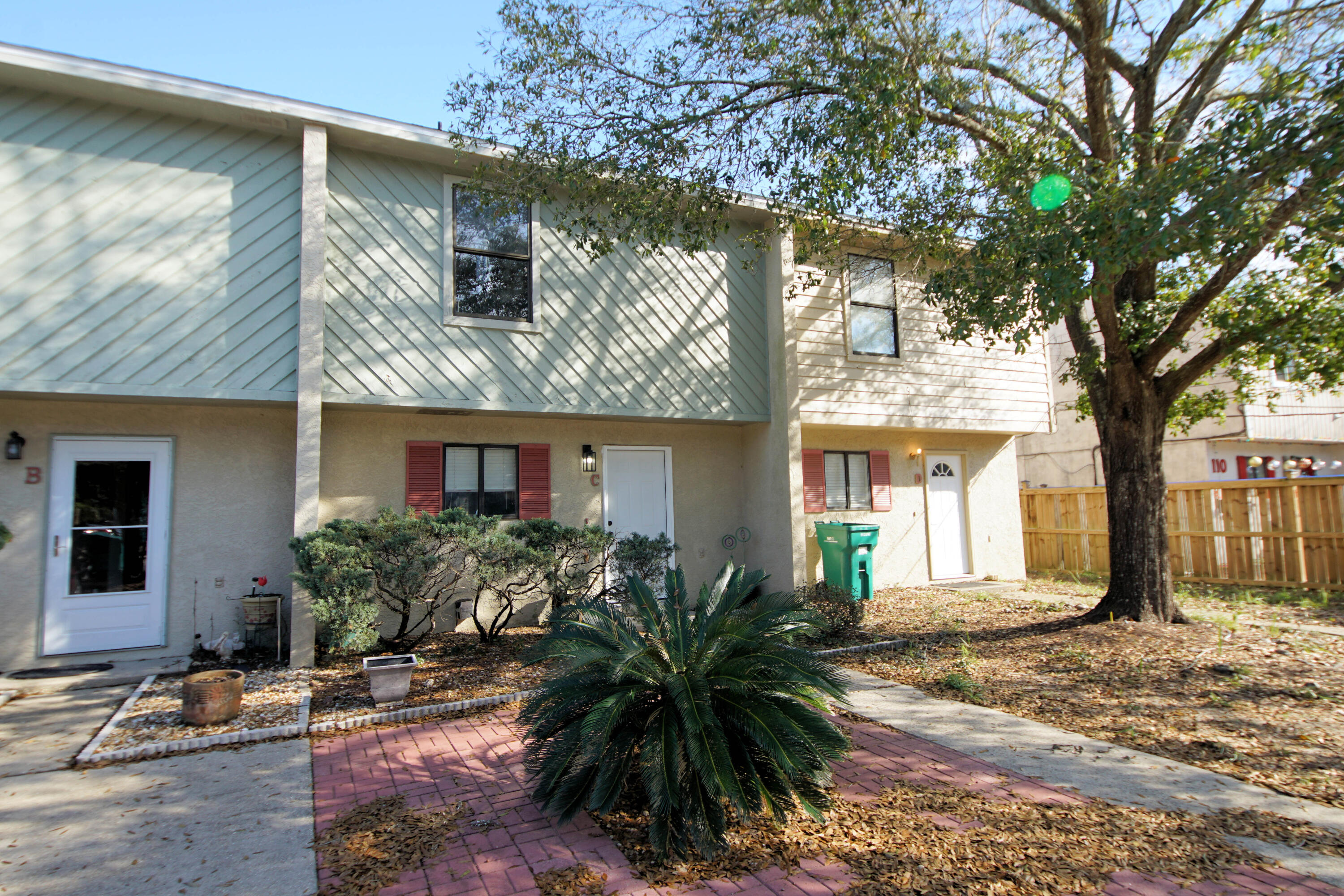 PLANTATION MANOR - Residential