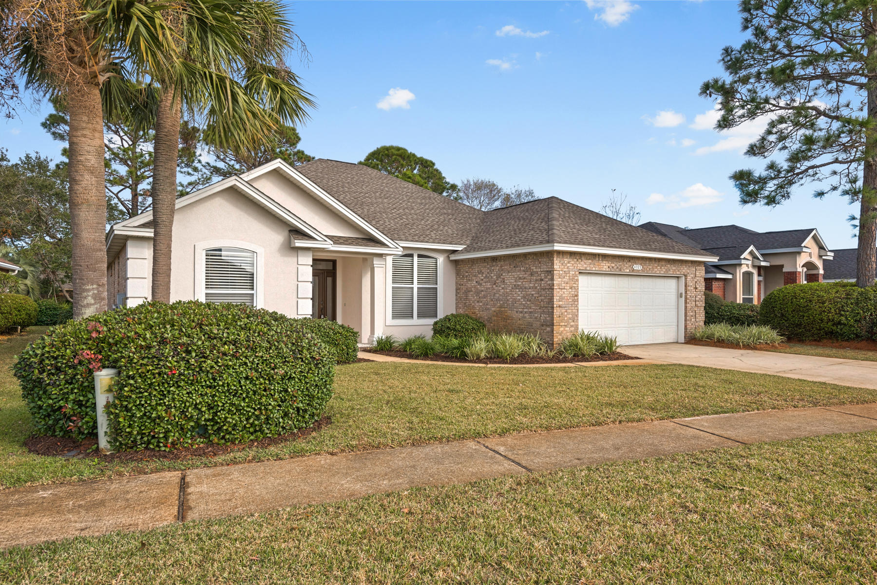 Single-story living with a screened private pool on a quiet street in premium location. Add clean as a whistle with new paint interior and exterior, tasteful light fixtures, updated kitchen and baths, hardwood flooring, and an open floor plan and you'll agree - it doesn't get any better than this. Indian Lake is a family friendly neighborhood located close to shopping and recreation.