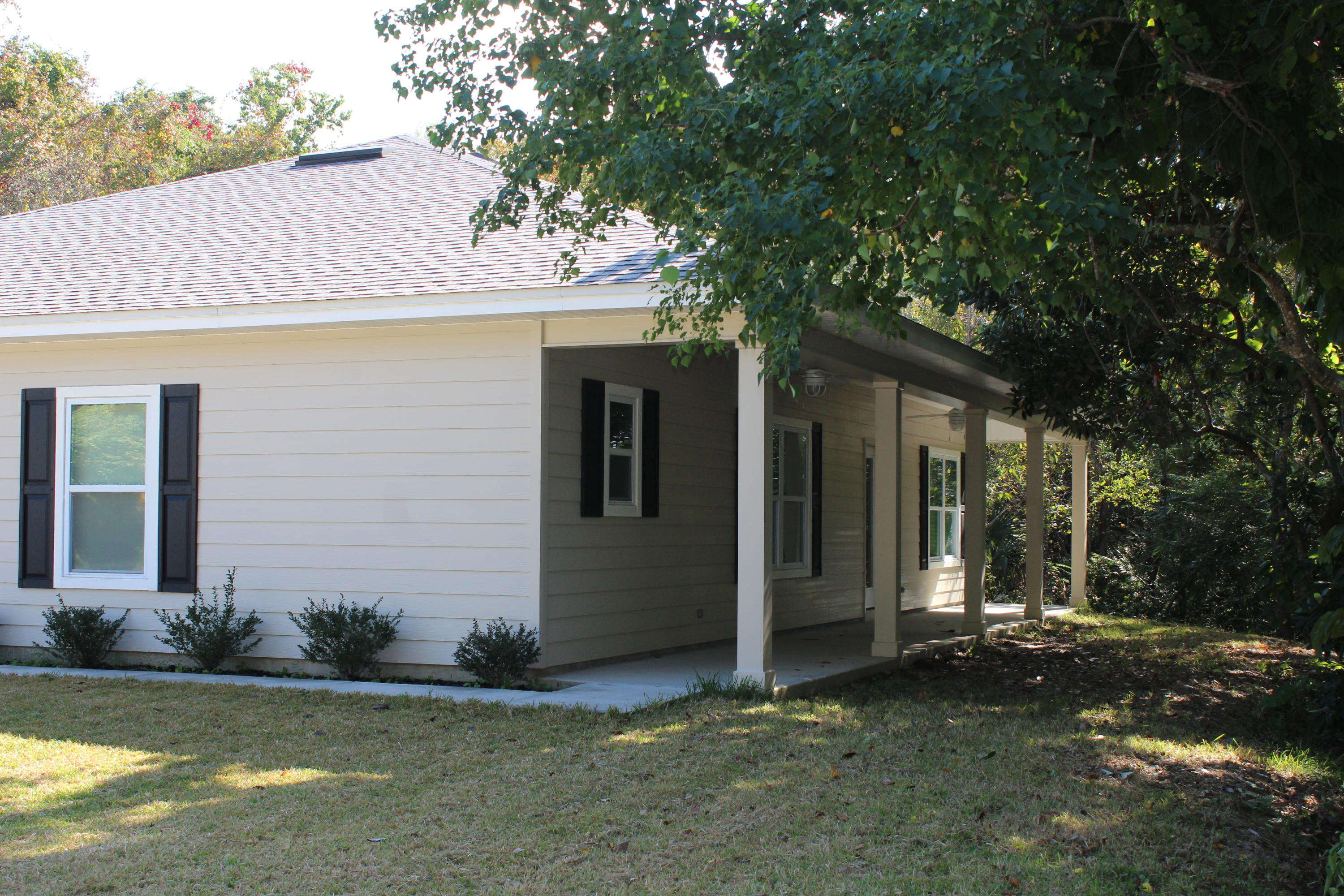 Newer 3 BR home. Offering peaceful surroundings. Casual Relaxed Design. Great room. Soft grey tones through-out. Granite counters, Breakfast Bar, S.S. appliances, Blt in microwave,French door ref. with ice maker/water dispenser,pull out draws. double S.S. sink with pull down faucet. Pantry. Recessed lighting, pengumuman lights, MB walk in closet. master bath handicap accessible. 18'' tile, walk in shower, seamless glassed shower, linen closet. Energy efficient home. Nest Thermostat - security system with camera.Automated lighting. Over sized two car garage with built in shelves. Attic/storage. Close to park & boat launch. Sale is contingent upon seller recording replat of lot 1 & lot 2 see attached residential subdivision see MLS docsuments. sale includes lot 1 only.
