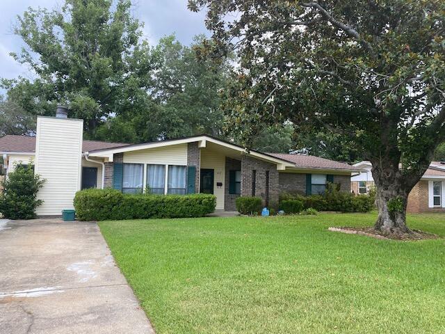 Stunning remodel home for RENT
Address: 617 Spencer Drive FWB FL 32547
HOUSE will be available for RENT in Mid-July for $2200/month 
3 bedrooms 2 bathroom for RENT located in in Fort Walton Beach. House is located on Spencer Drive and features 1958 sqft of living space, beautiful remodeled open floor plan, plenty of driveway parking, large laundry room, and fenced backyard with storage shed. Pets approved with breed restrictions. Sorry, No Smoking allowed at this property.
For more information about this property and all of our other available listings please visit our website www.endlesshorizonsrealtyinc.com or contact the office at 850-315-0111. Must apply online or come to our office and complete a paper copy Application fee is $50. Must be pre-approved to view