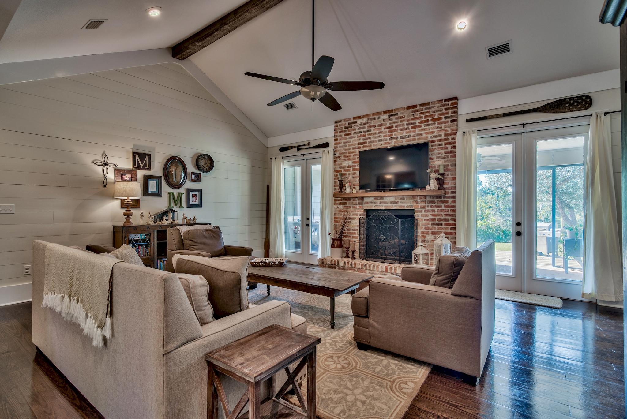 BAY PINE SHORES - Residential