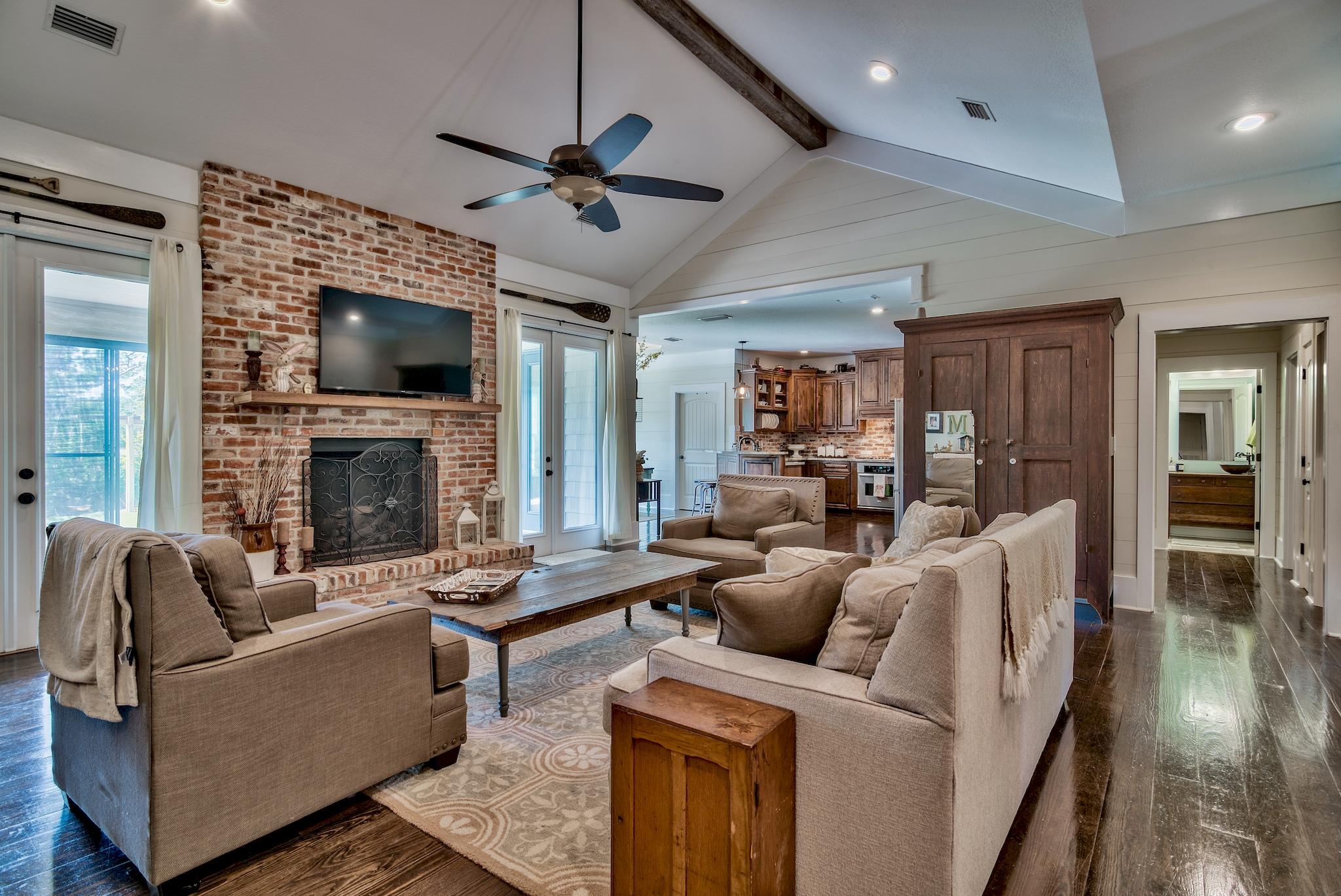 BAY PINE SHORES - Residential