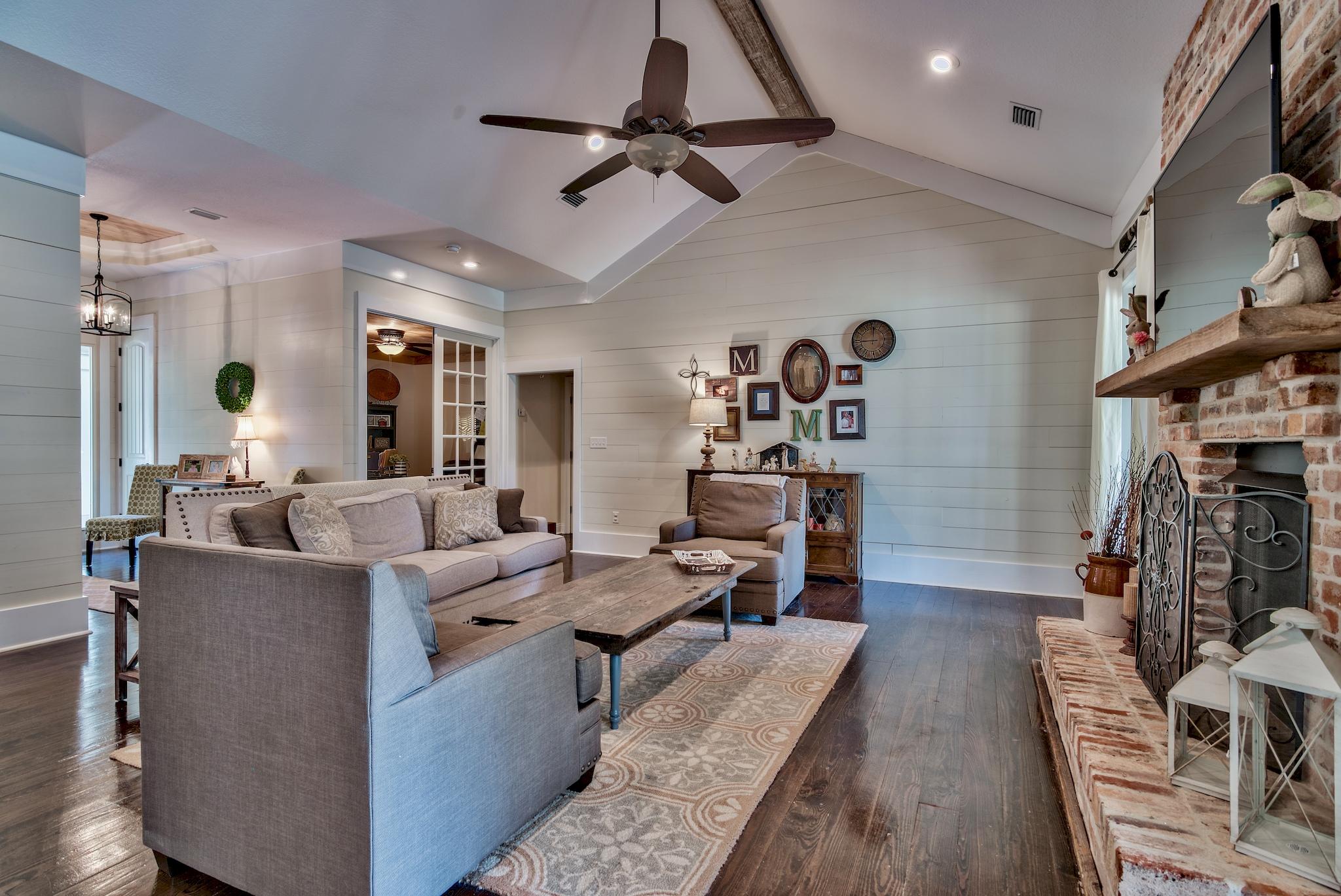 BAY PINE SHORES - Residential