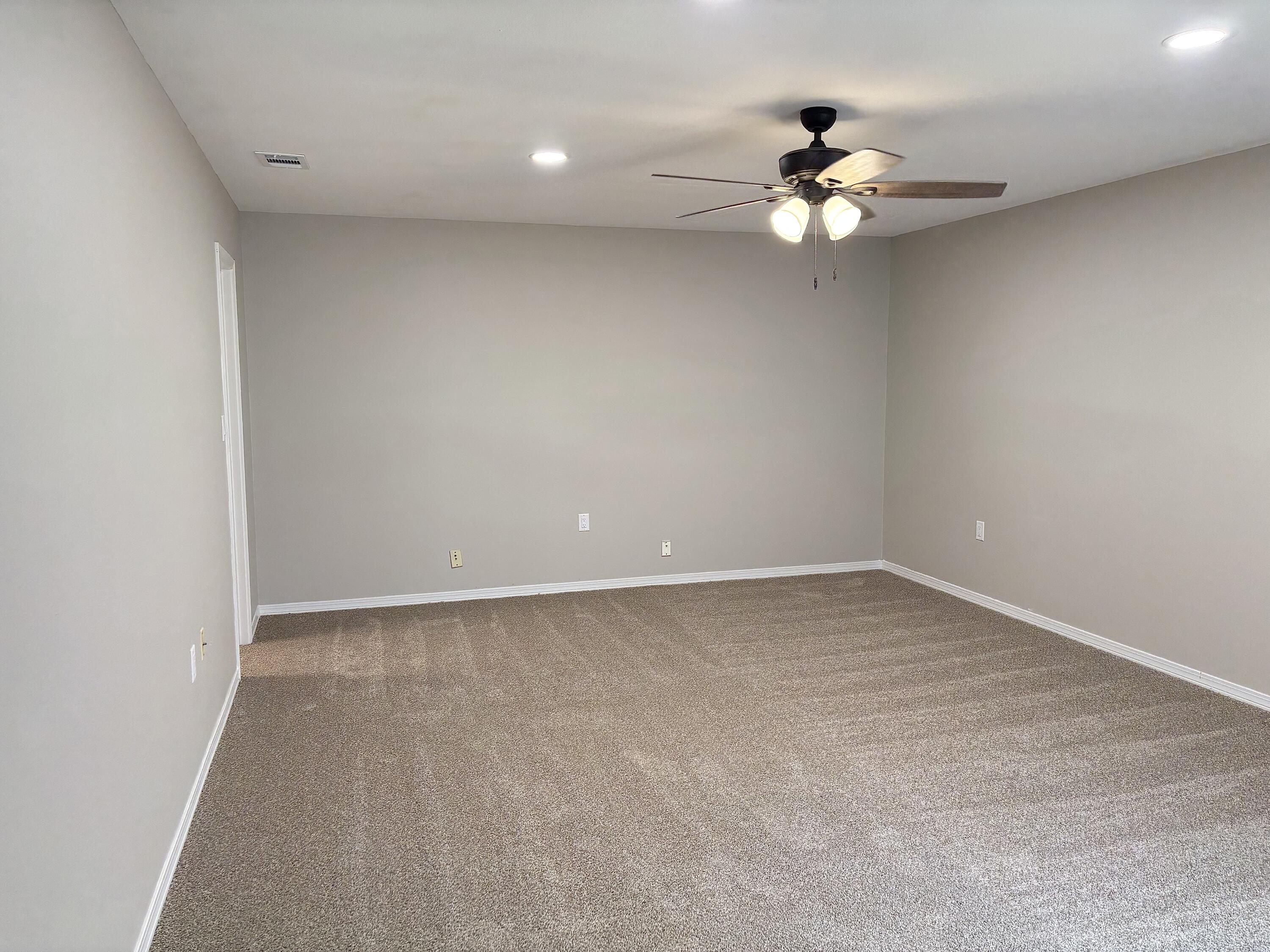 DONLABROOK GARDYNS - Residential Lease