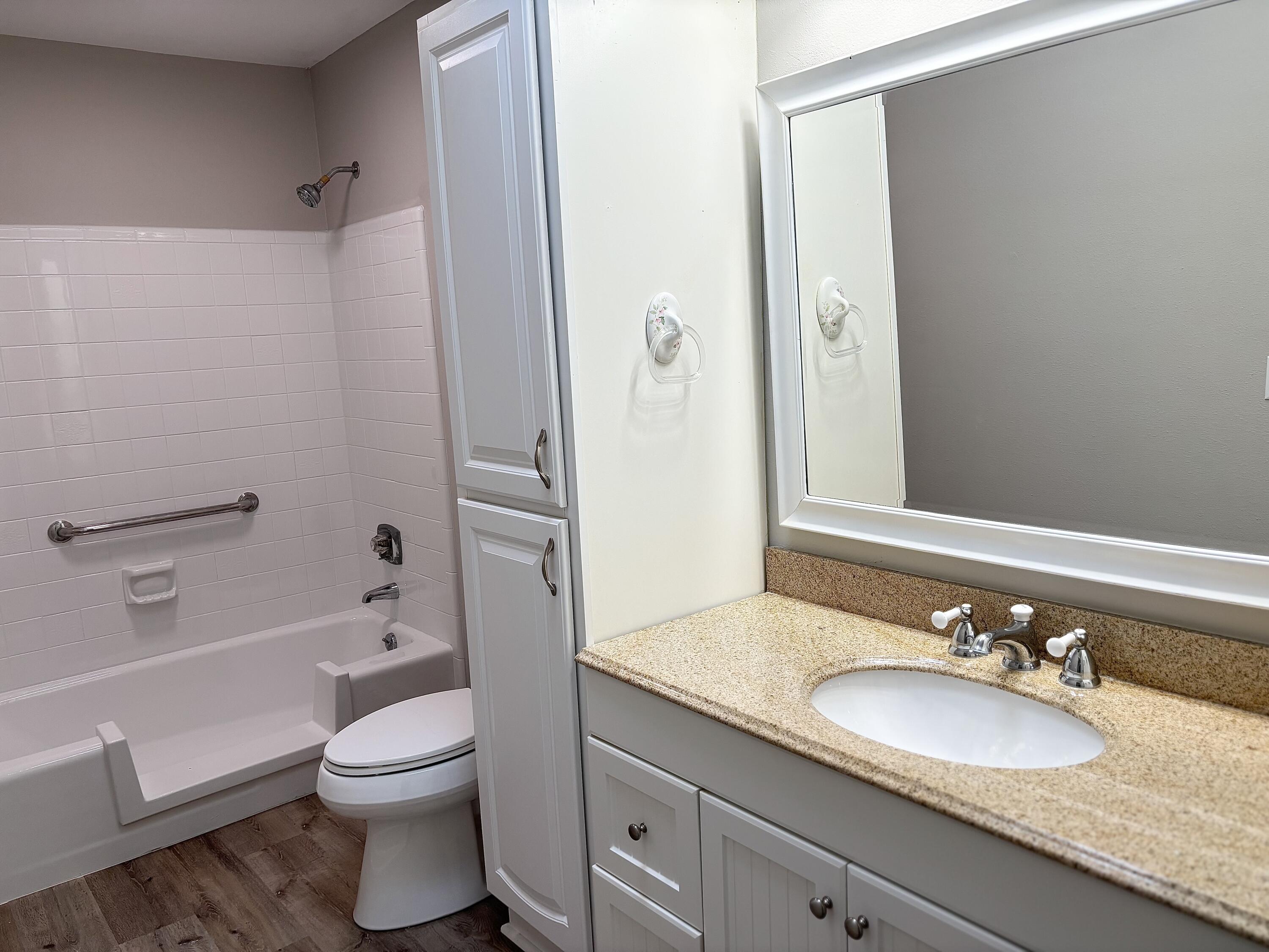 DONLABROOK GARDYNS - Residential Lease