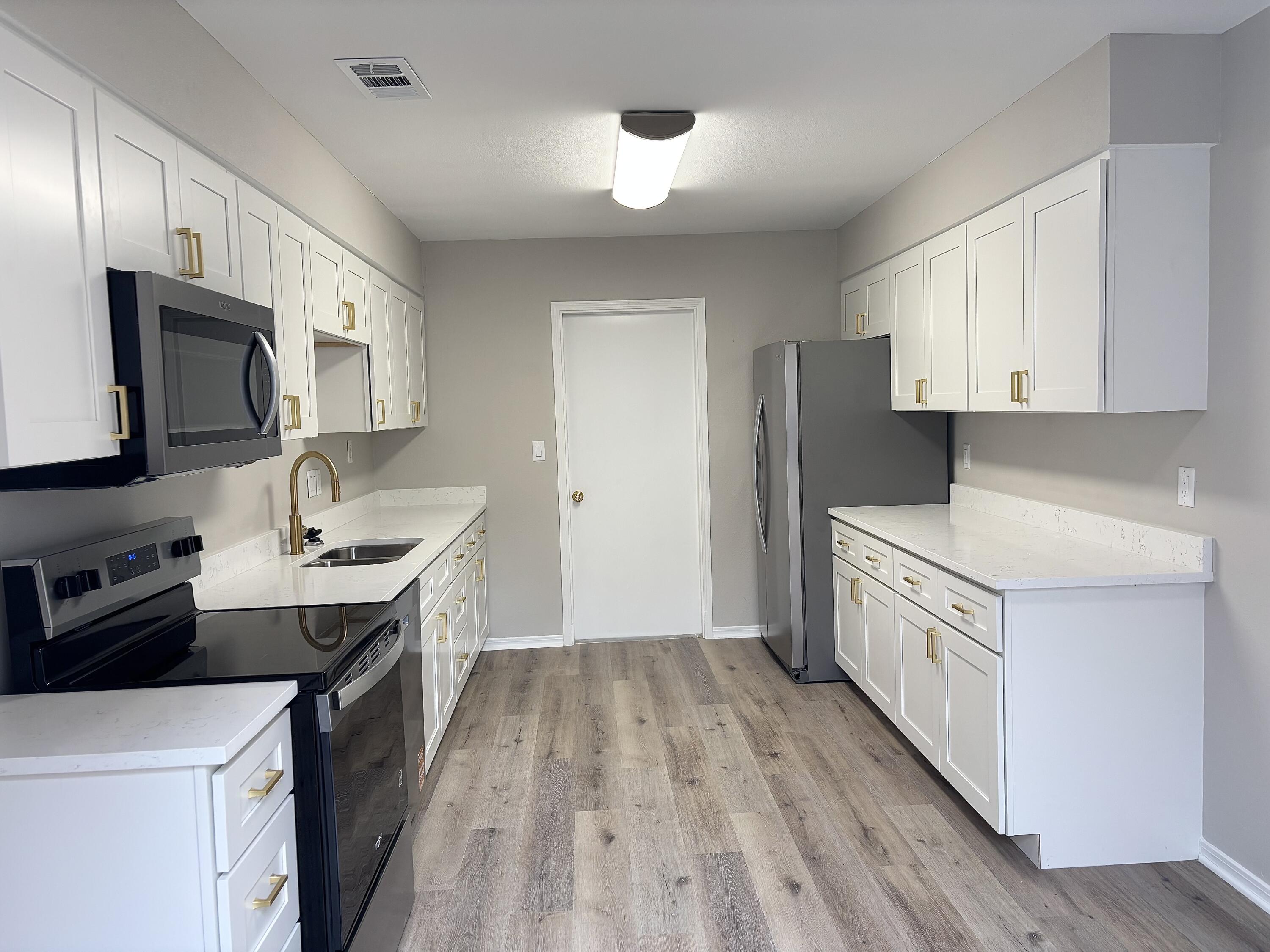 DONLABROOK GARDYNS - Residential Lease