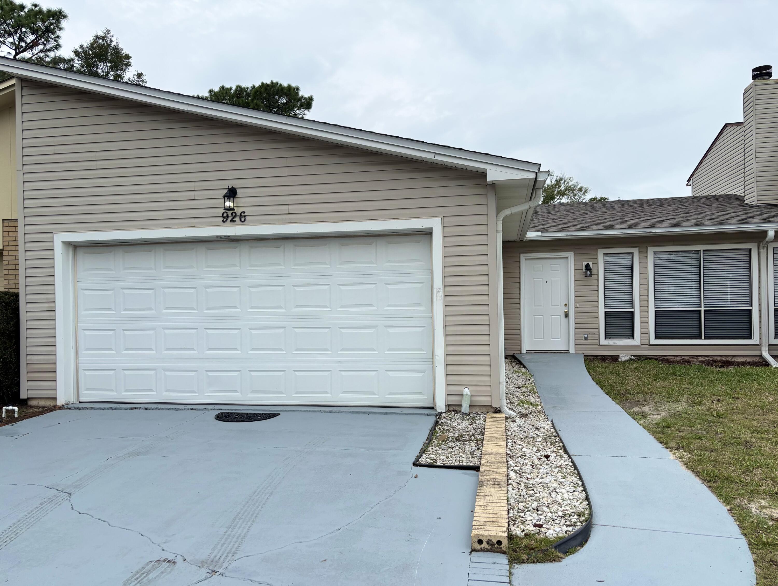 DONLABROOK GARDYNS - Residential Lease
