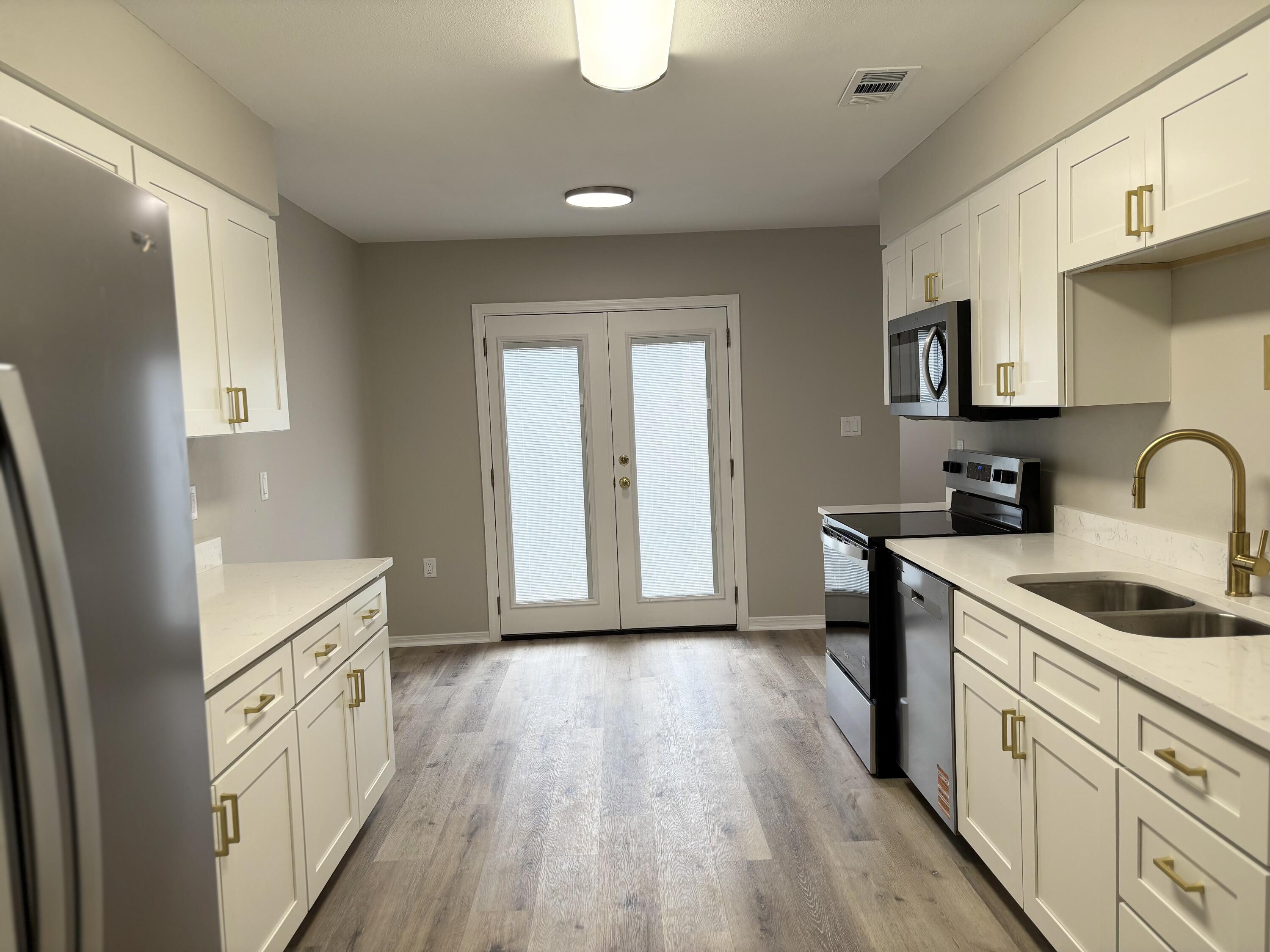 DONLABROOK GARDYNS - Residential Lease