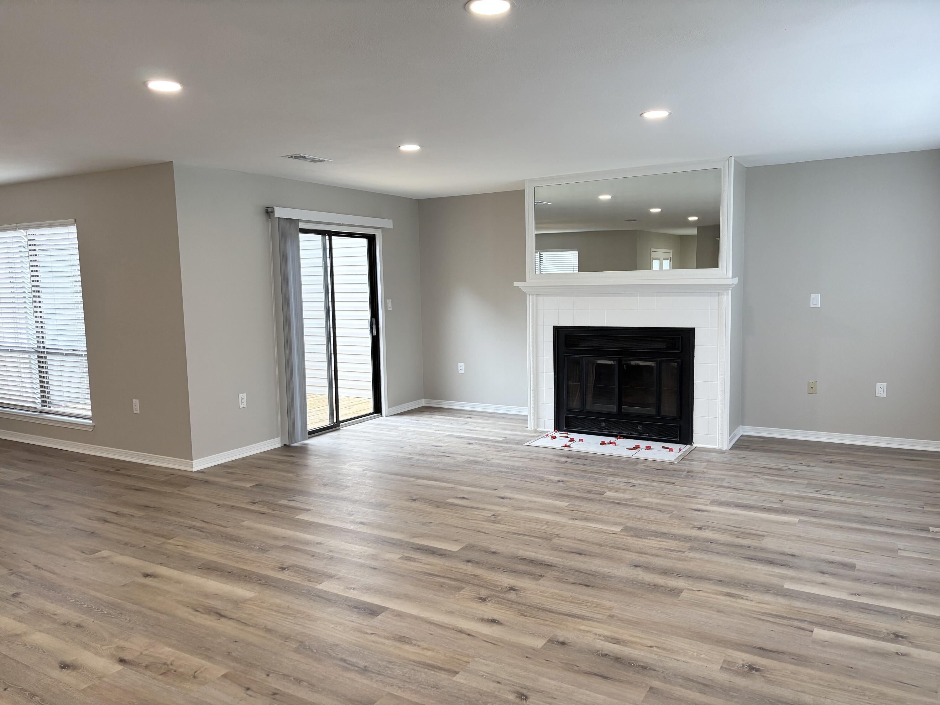 DONLABROOK GARDYNS - Residential Lease