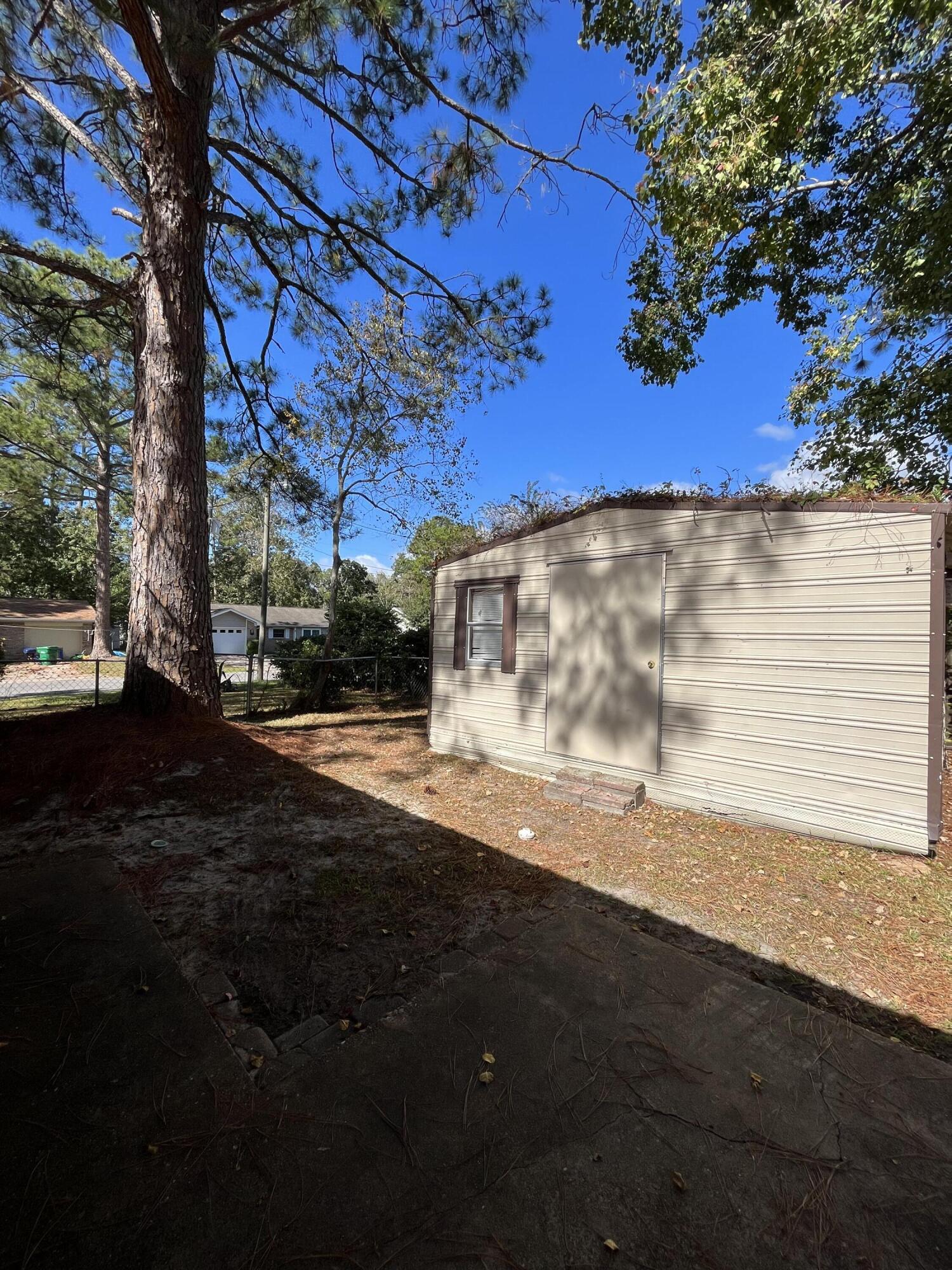 PINE MEADOWS - Residential Lease