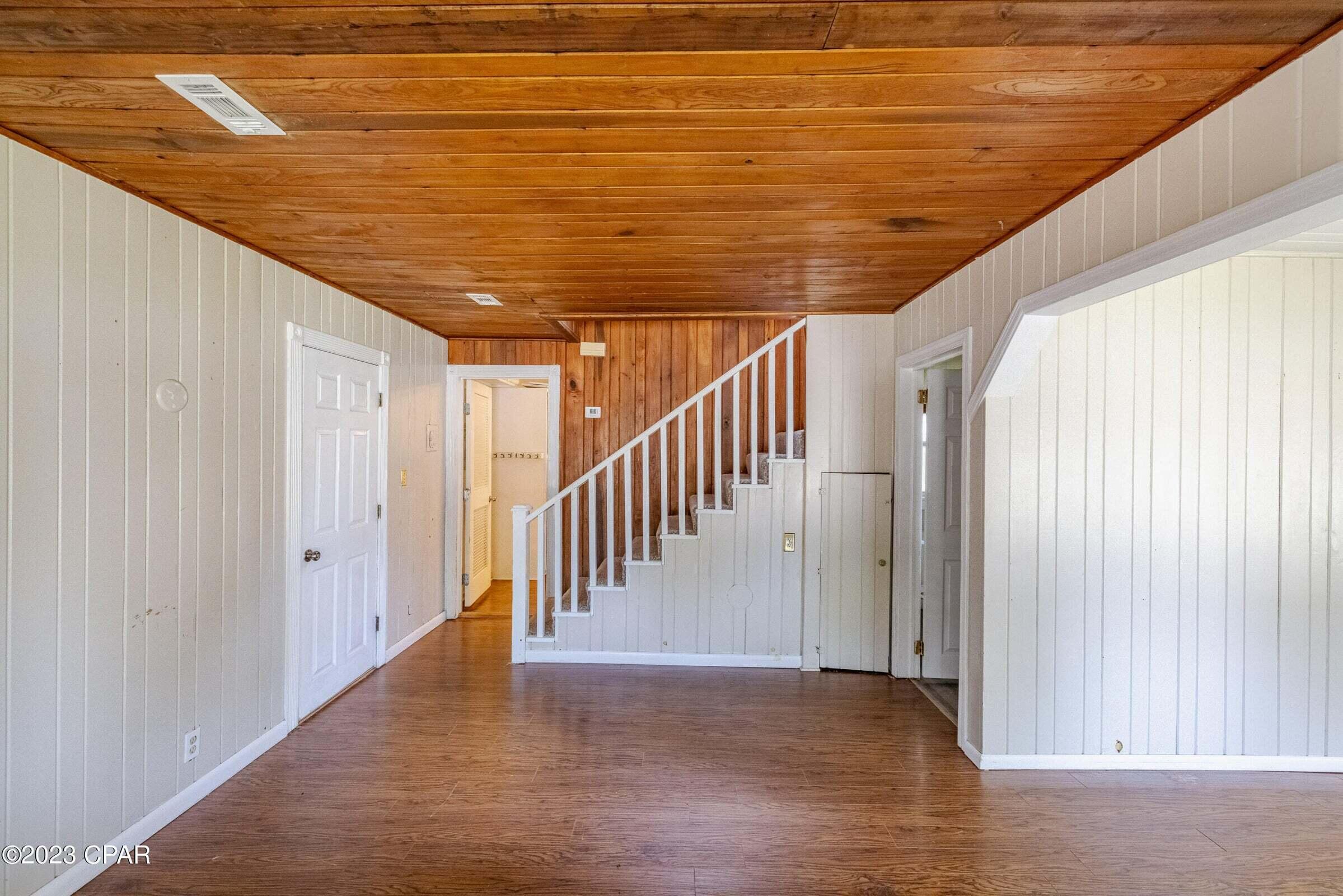 LAGUNA BEACH ESTATES 7TH ADDN - Residential