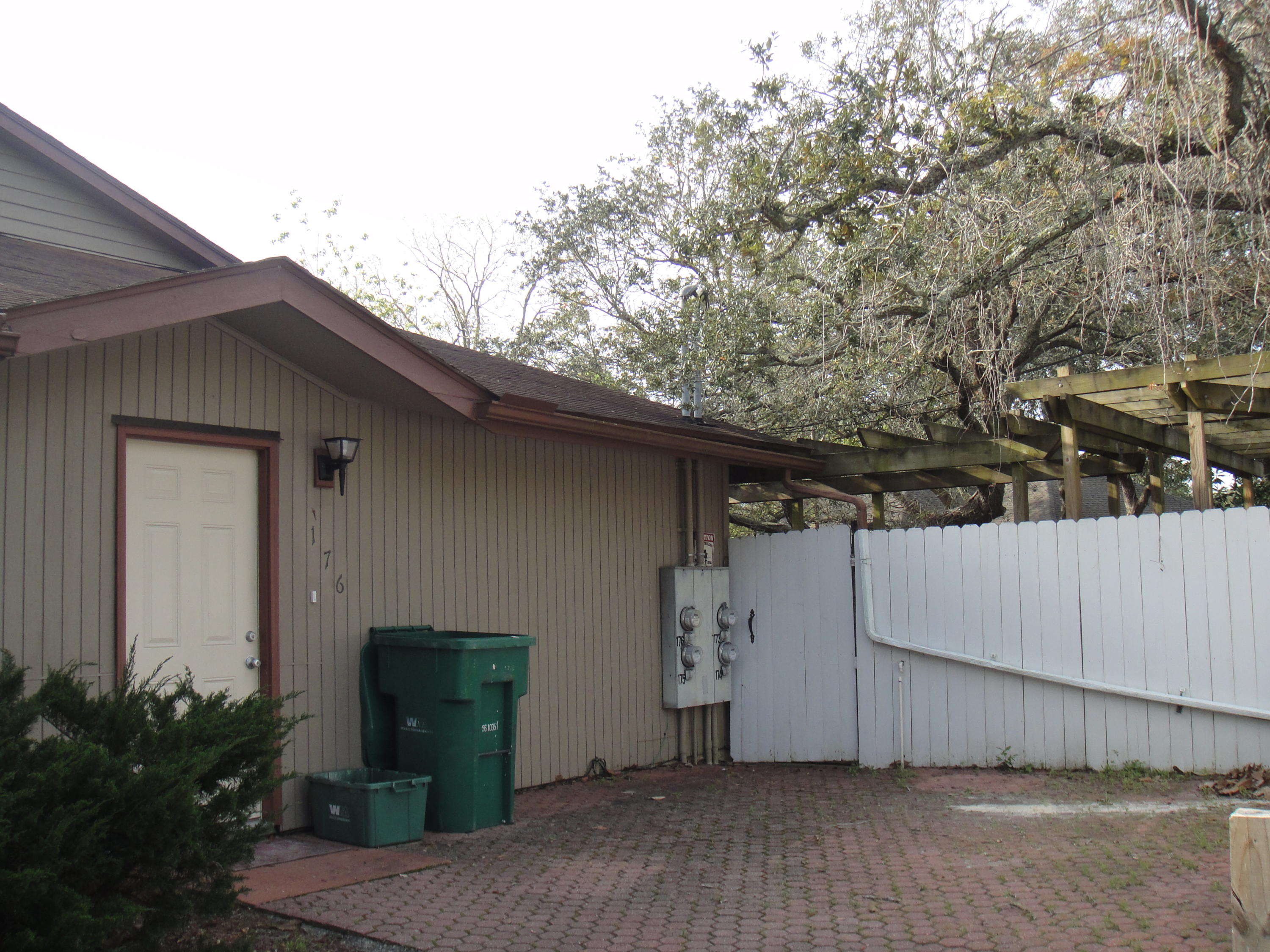 PINE RIDGE TRACE RE/SUB - Residential Lease