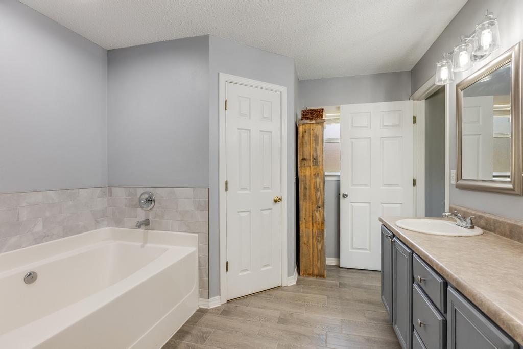 NORTHVIEW ESTATES 7TH ADDN - Residential Lease
