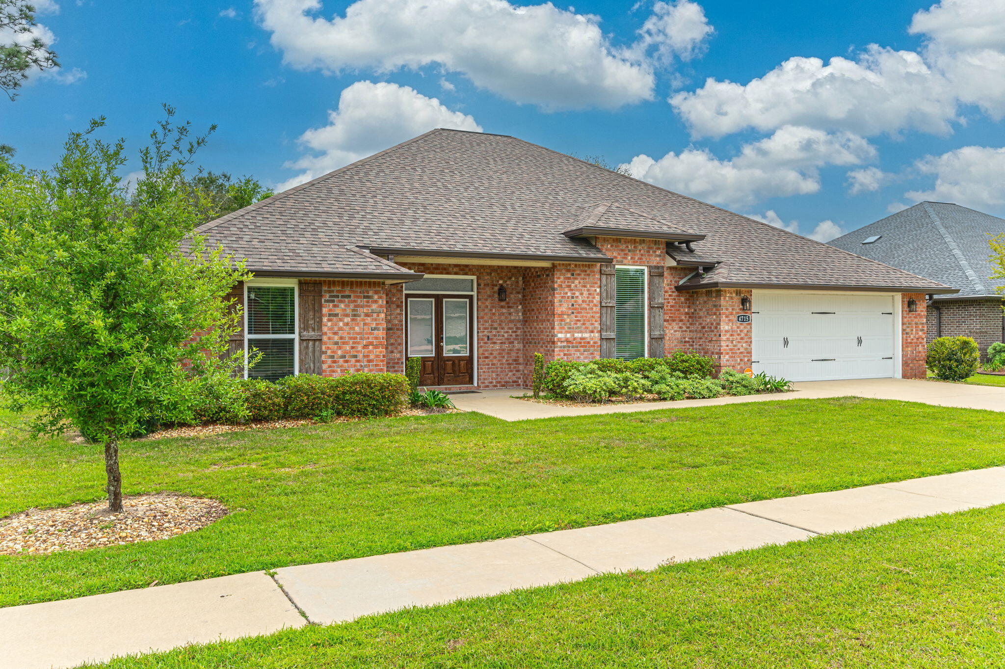 This 4/3 is located in the gated community of Chanan Estates. As you enter the home you'll be greeted into a spacious livingroom that is open to the kitchen. The kitchen offers granite countertops, stainless steel appliances, and a breakfast bar. Off the kitchen is a breakfast nook, along with a separate formal dining area. The Primary suite is spacious with a walk-in closet, double sink vanity, luxurious soaking tub, and shower with tile surround. The additional bedrooms in this home are all generously sized as well. Head out back and enjoy the serenity of your fully fenced in backyard. Schedule your showing today.