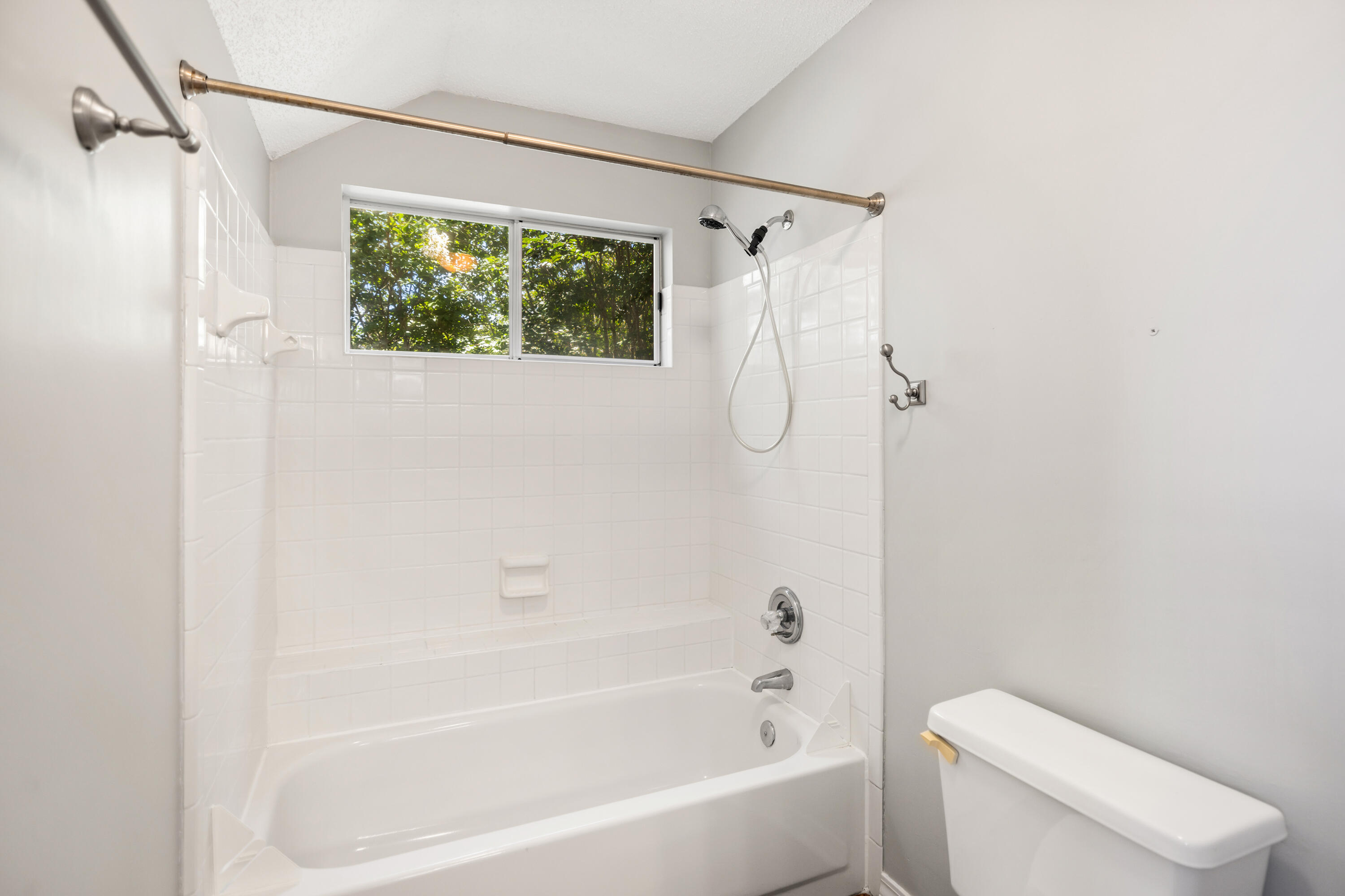 PARKWOOD ESTATES PH 2 BLUEWATER BAY - Residential Lease