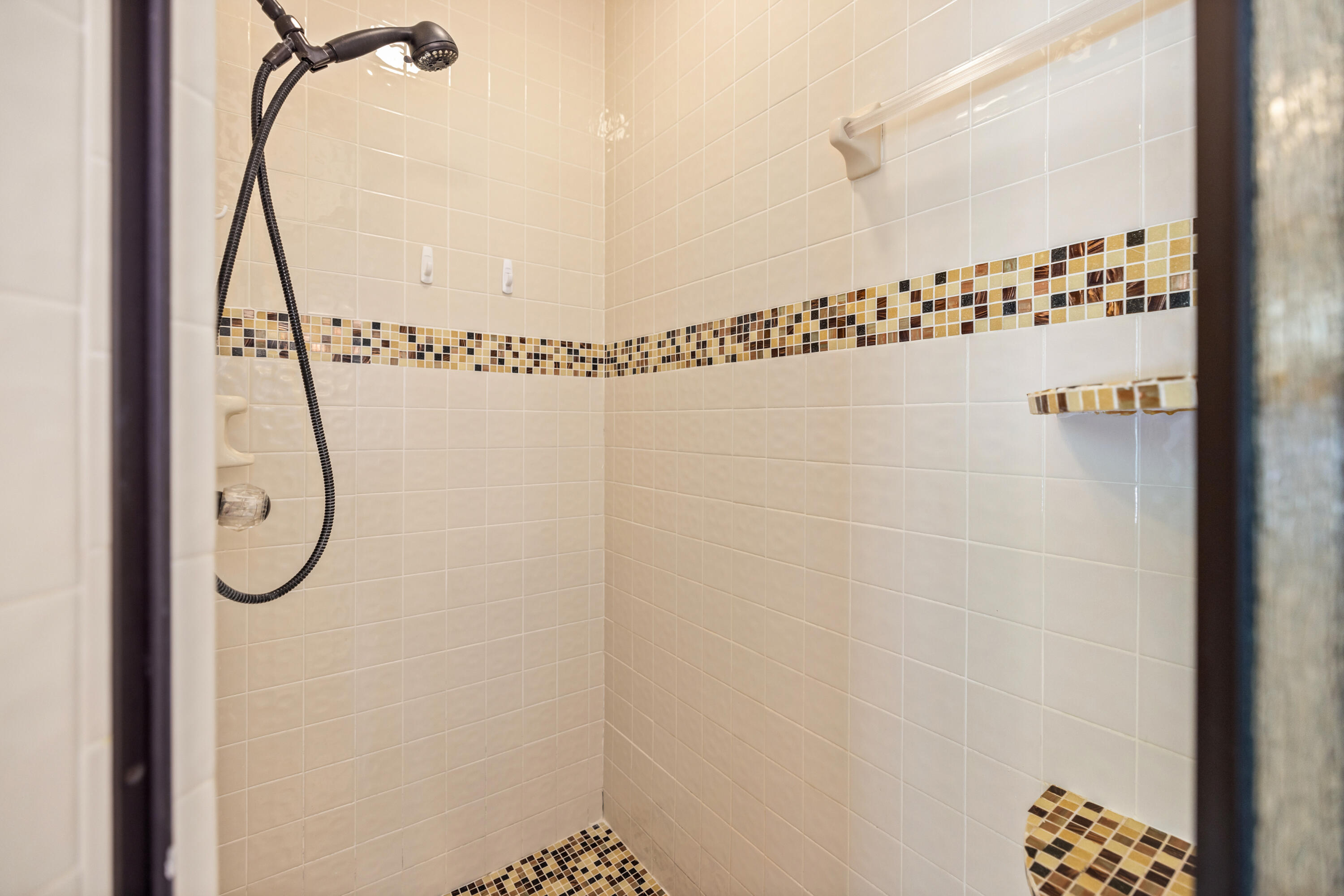 PARKWOOD ESTATES PH 2 BLUEWATER BAY - Residential Lease