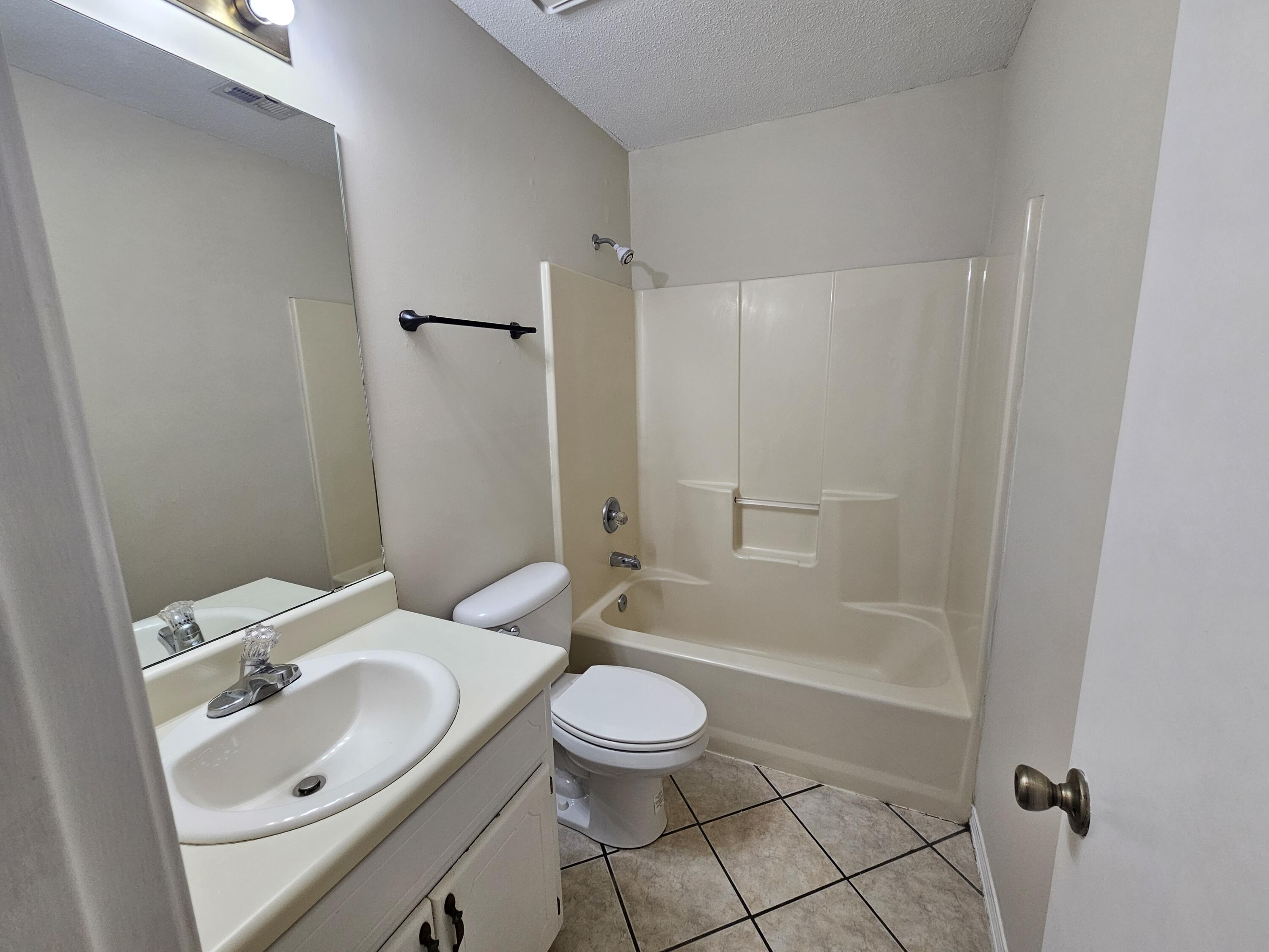 COUNTRYVIEW EST 3RD ADD - Residential Lease