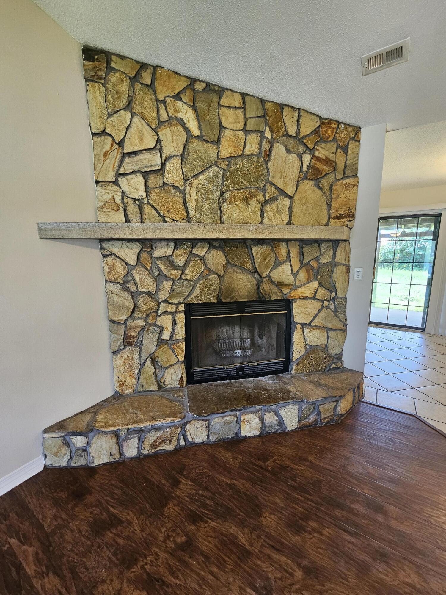 COUNTRYVIEW EST 3RD ADD - Residential Lease