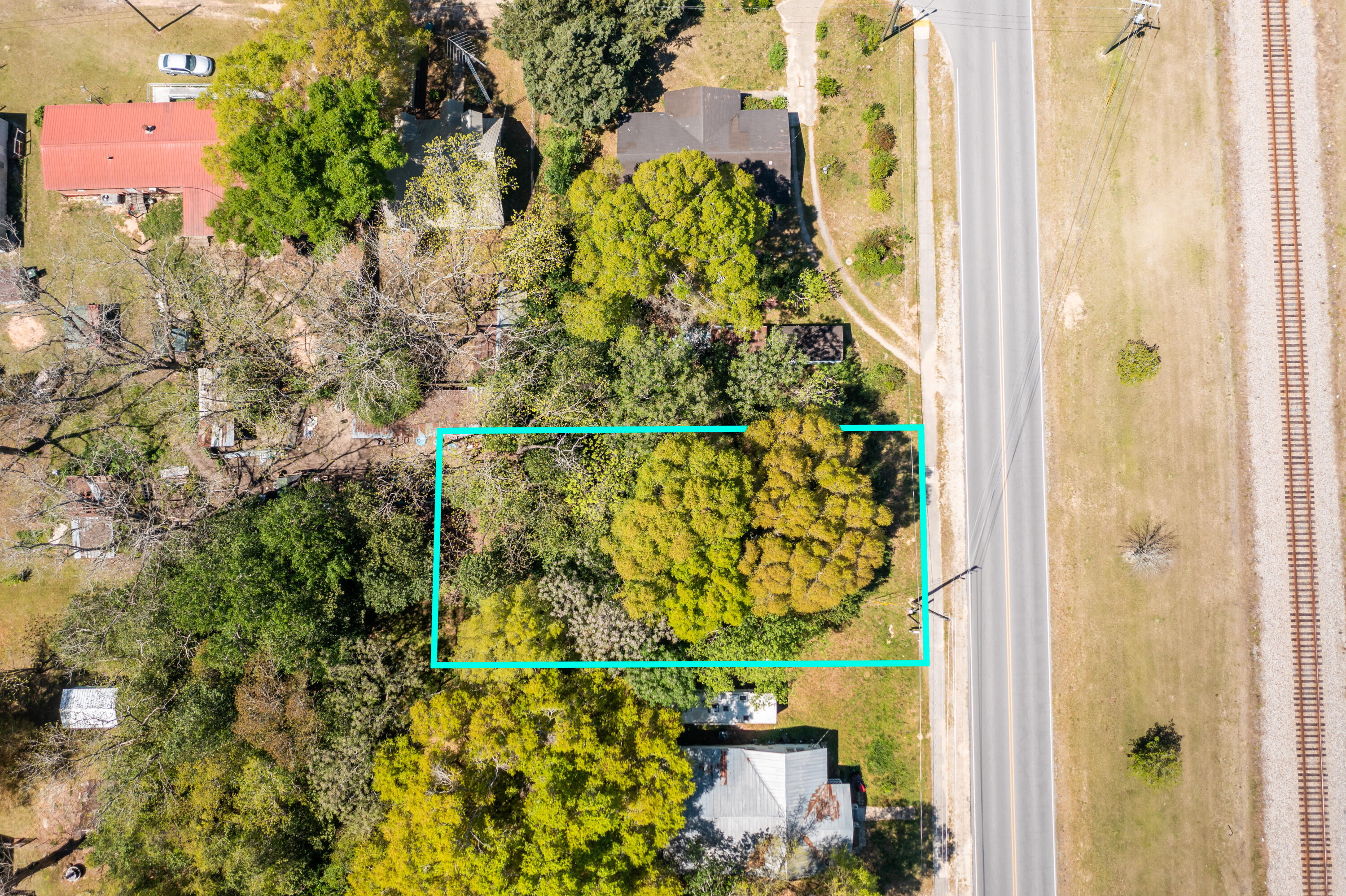 Affordable, buildable residential lot in the heart of DeFuniak Springs City Limits.  This approx.. 50' x 112' parcel is zoned R-2.  This is a great parcel setup and ready for you to start dreaming of building a new home for primary residence or rental property.  No matter what you decide, this is a great investment for your future!  

The city of DeFuniak is exploding with many new establishments coming to this community to speak of its' growth. Claim your stake in its' growth!

New Construction Single and Modular Homes Allowed.  Mobile Homes are not allowed.
City water, City sewer, electric and cable available at the street.  Tap fees due.   

Flood Zone X and per Walton County GIS mapping appears there are no wetlands.

Buyers to verify all dimensions and property information of importance.