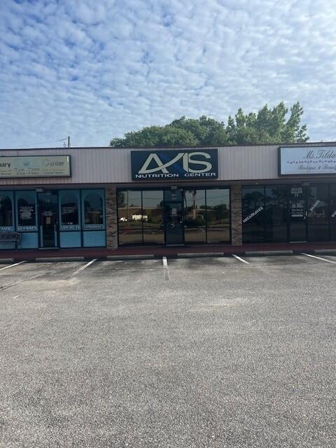 Prime office or retail space available at Park Place Plaza, directly across from Santa Rosa Mall. This unit is now empty and a blank slate for your new business.