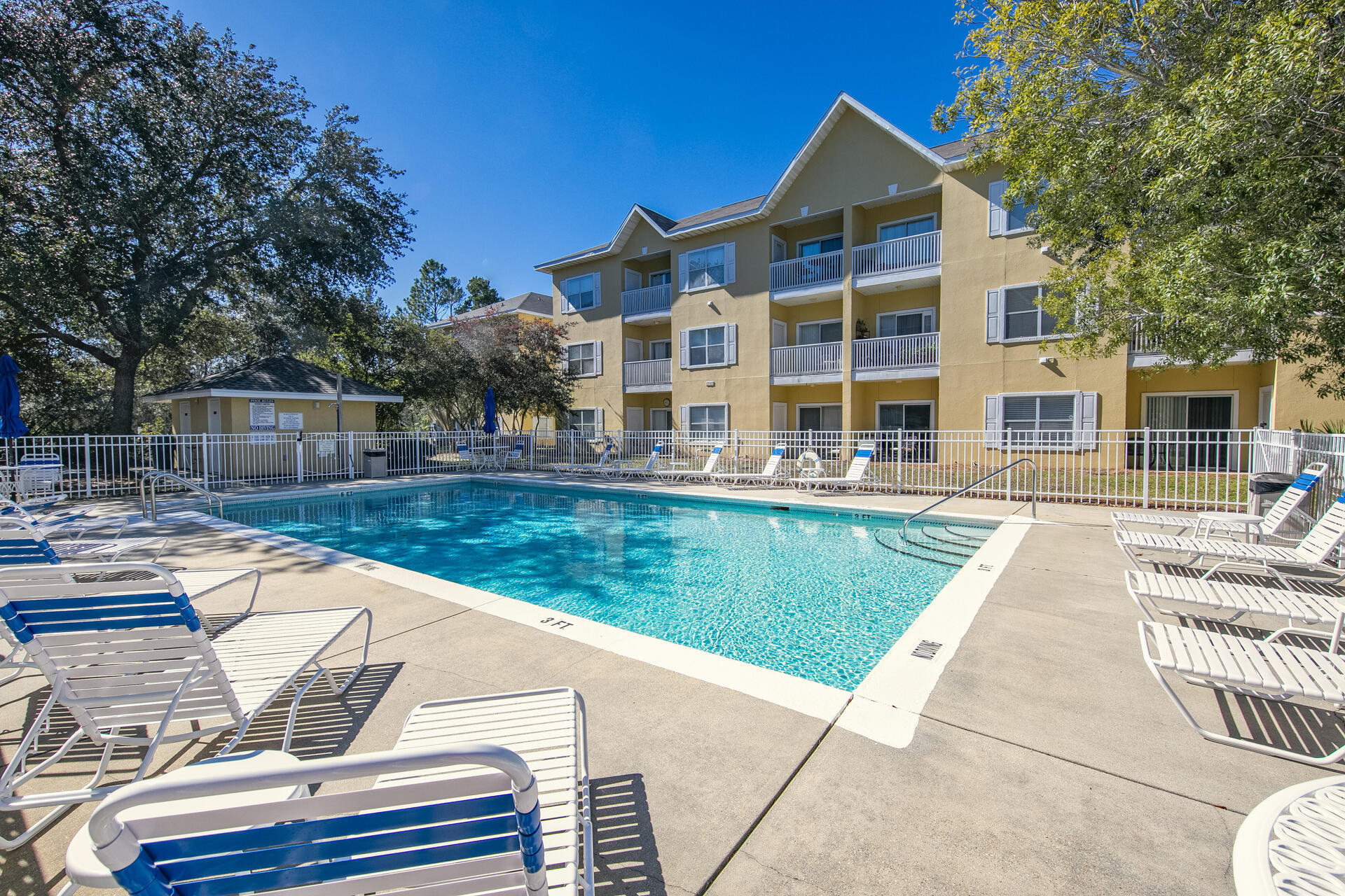 HERONS WATCH CONDO PH 4 - Residential