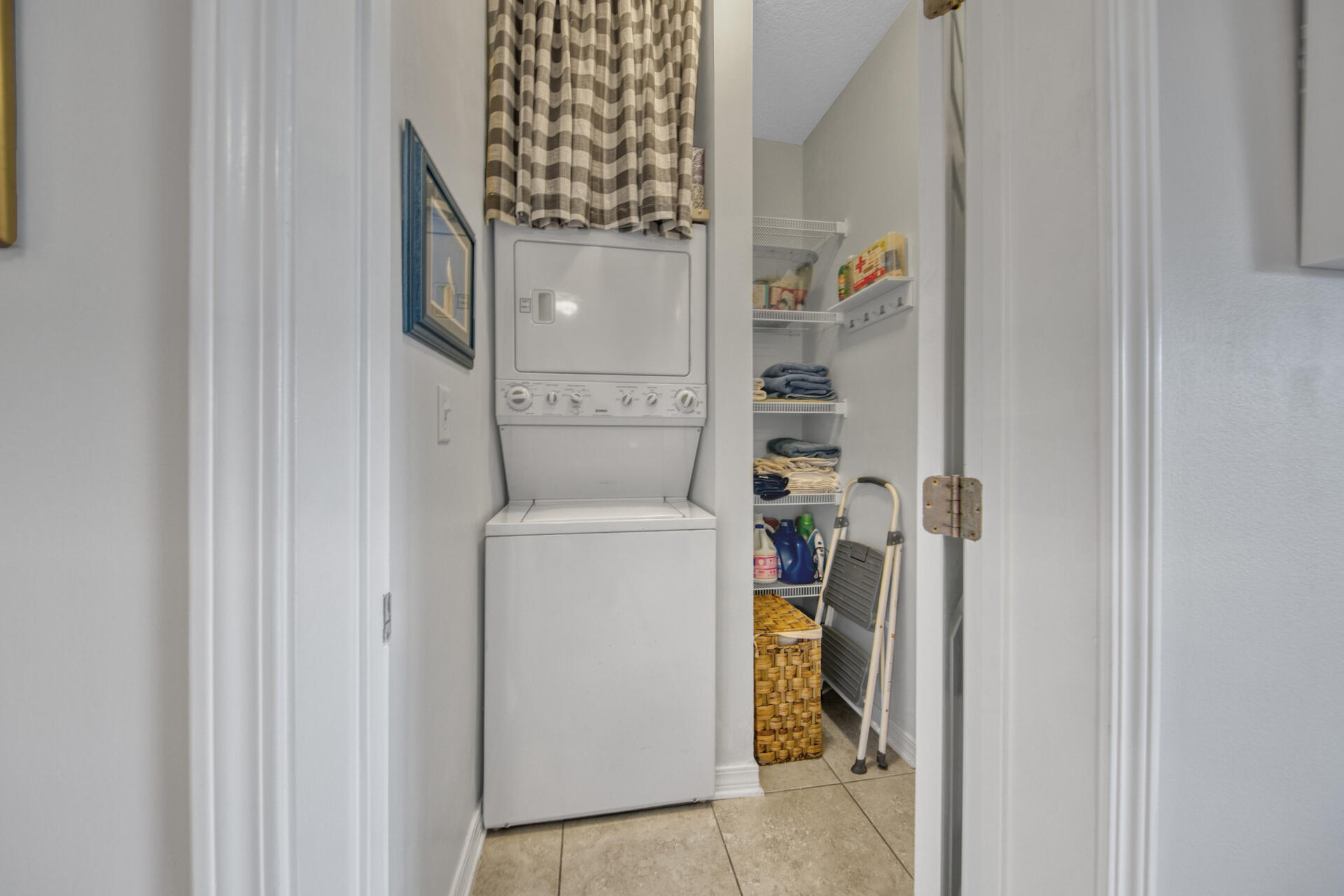 HERONS WATCH CONDO PH 4 - Residential