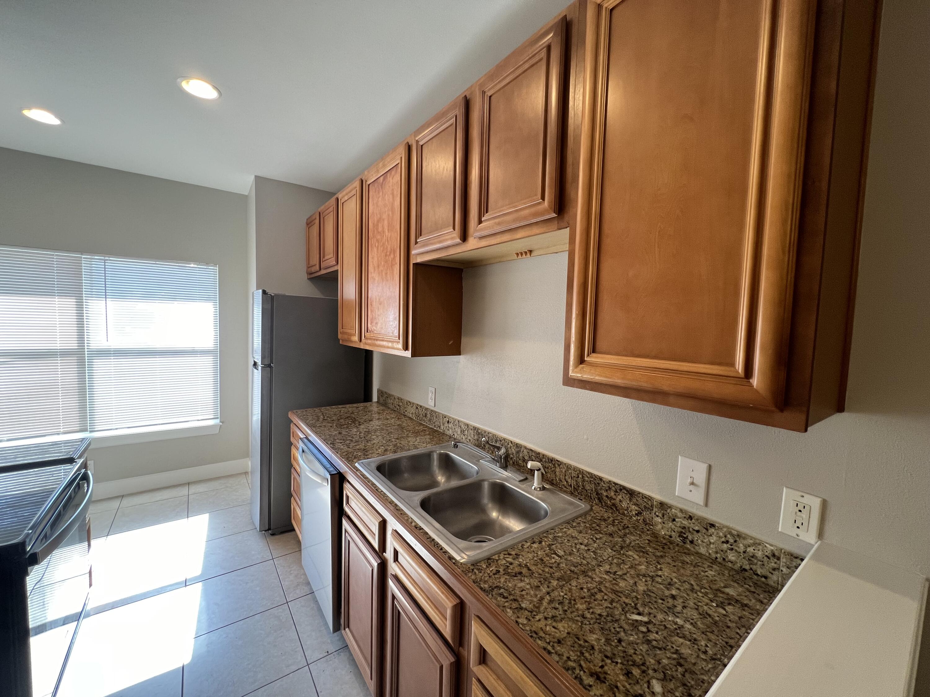 PALMS OF FREEPORT - Residential Lease