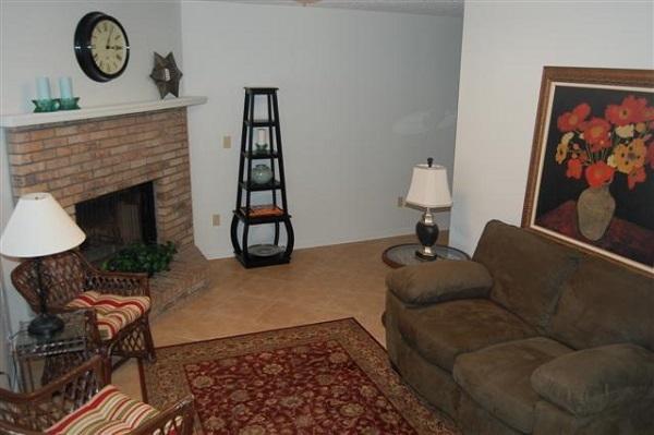 OAK TREE MANOR - Residential Lease